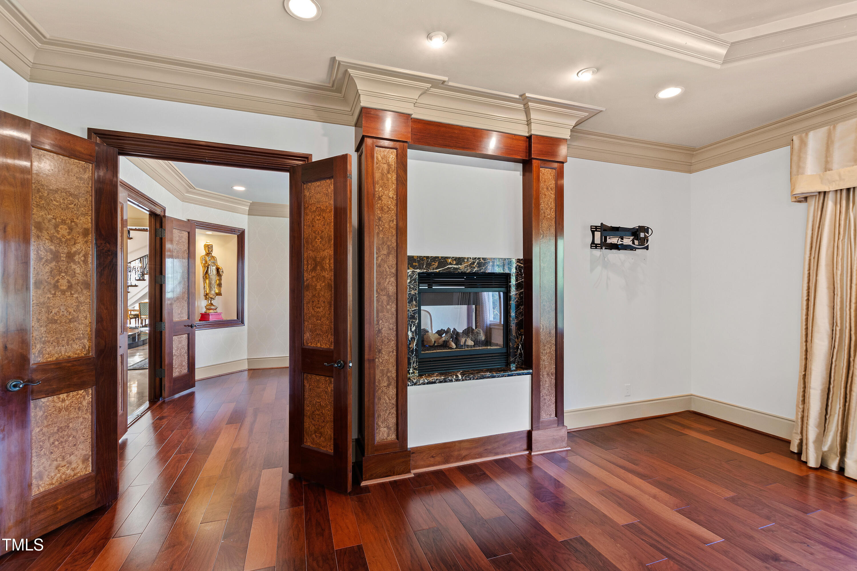2421 Acanthus Drive