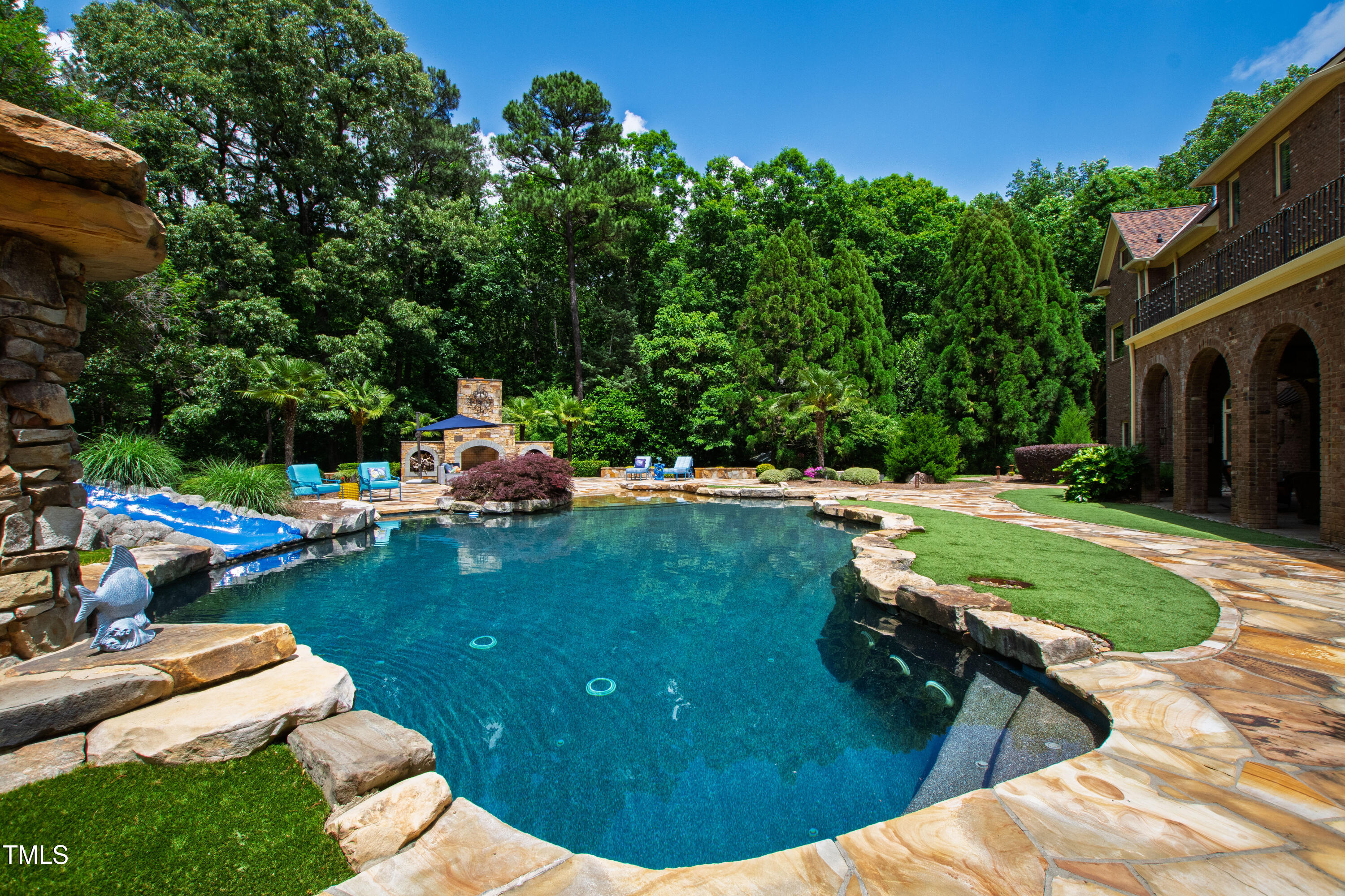 2421 Acanthus Drive