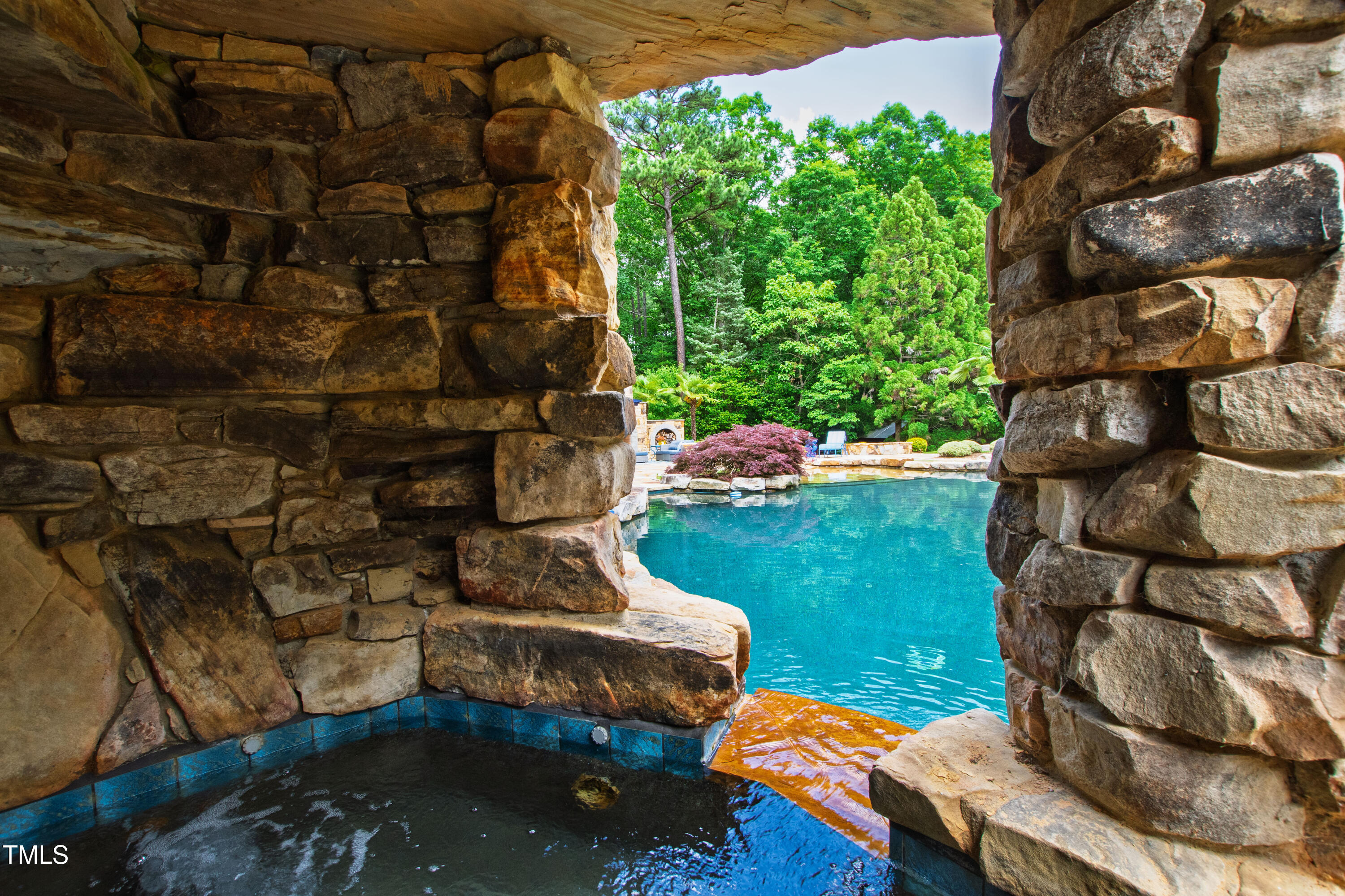 2421 Acanthus Drive