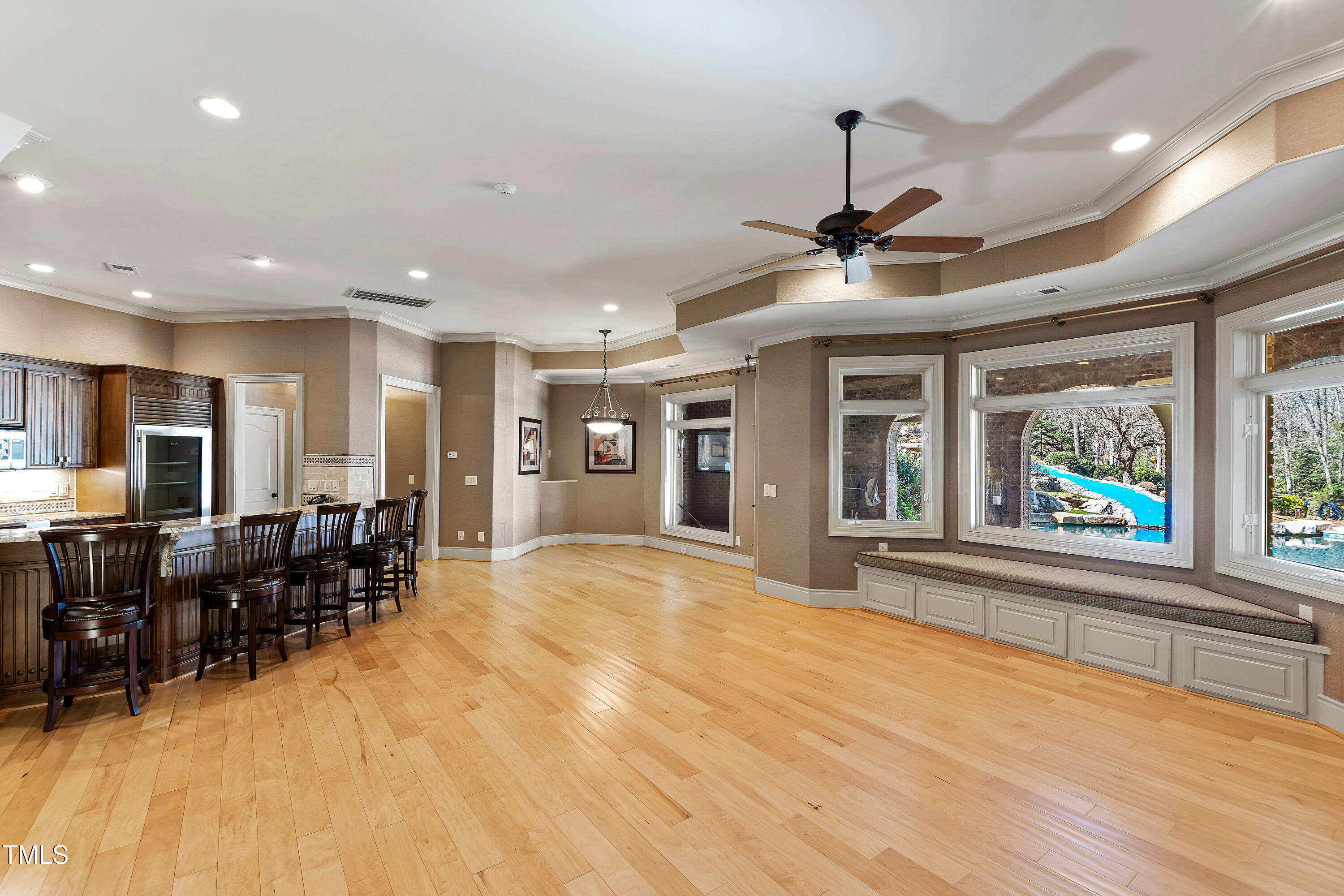 2421 Acanthus Drive