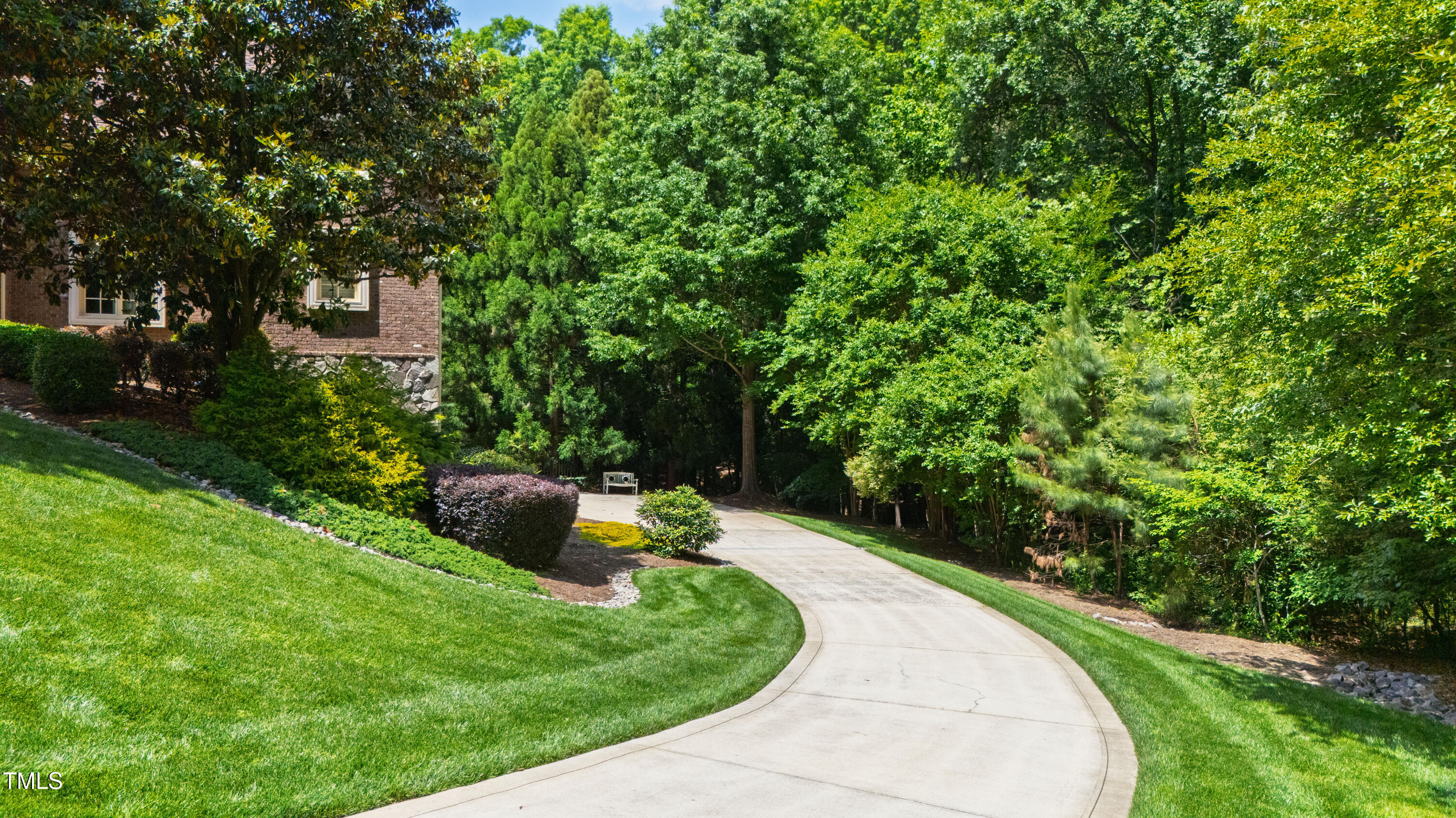 2421 Acanthus Drive