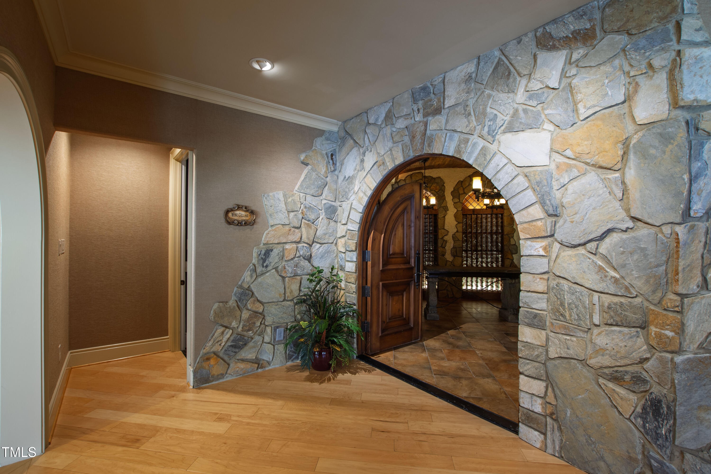 2421 Acanthus Drive