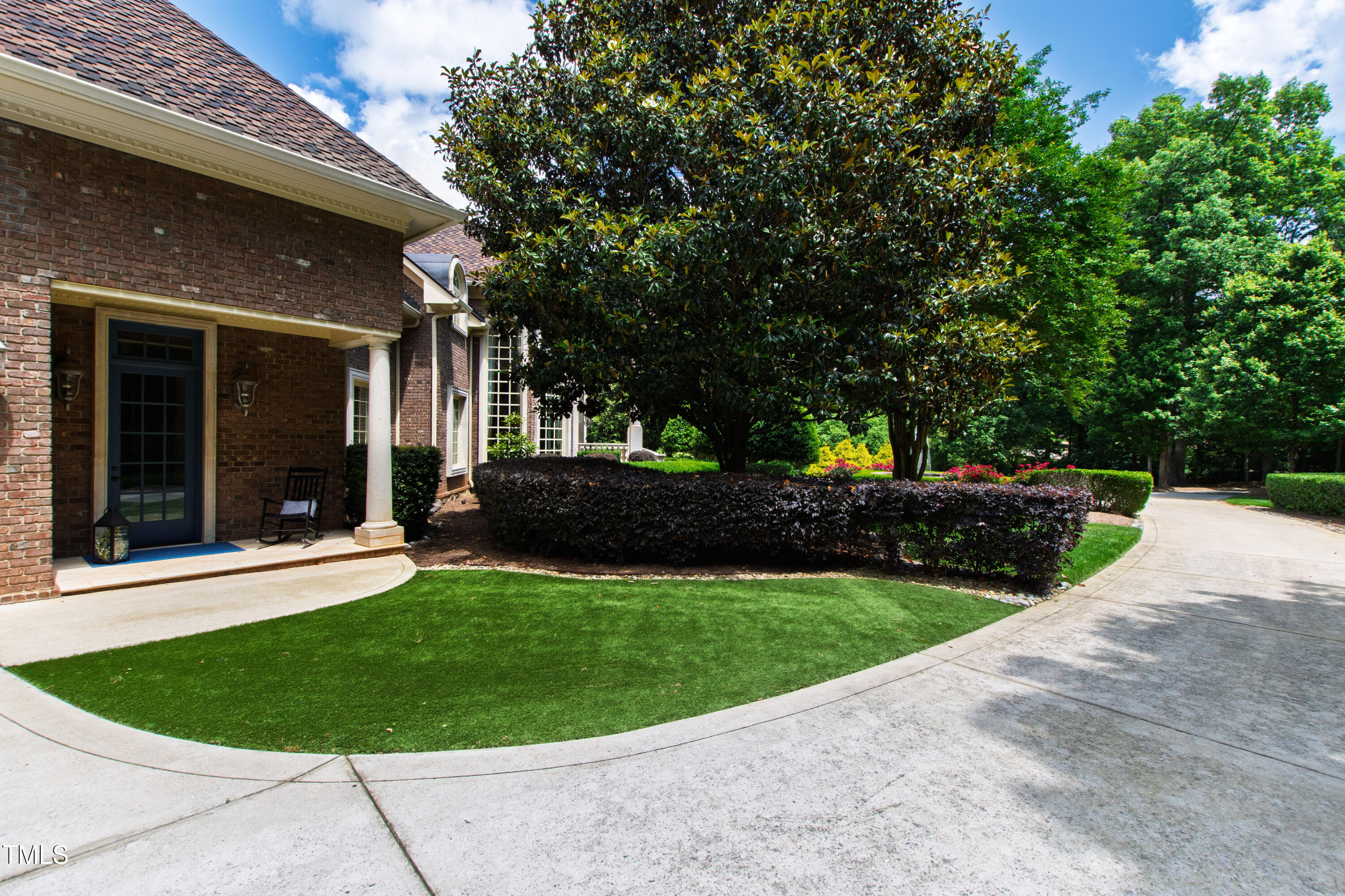 2421 Acanthus Drive