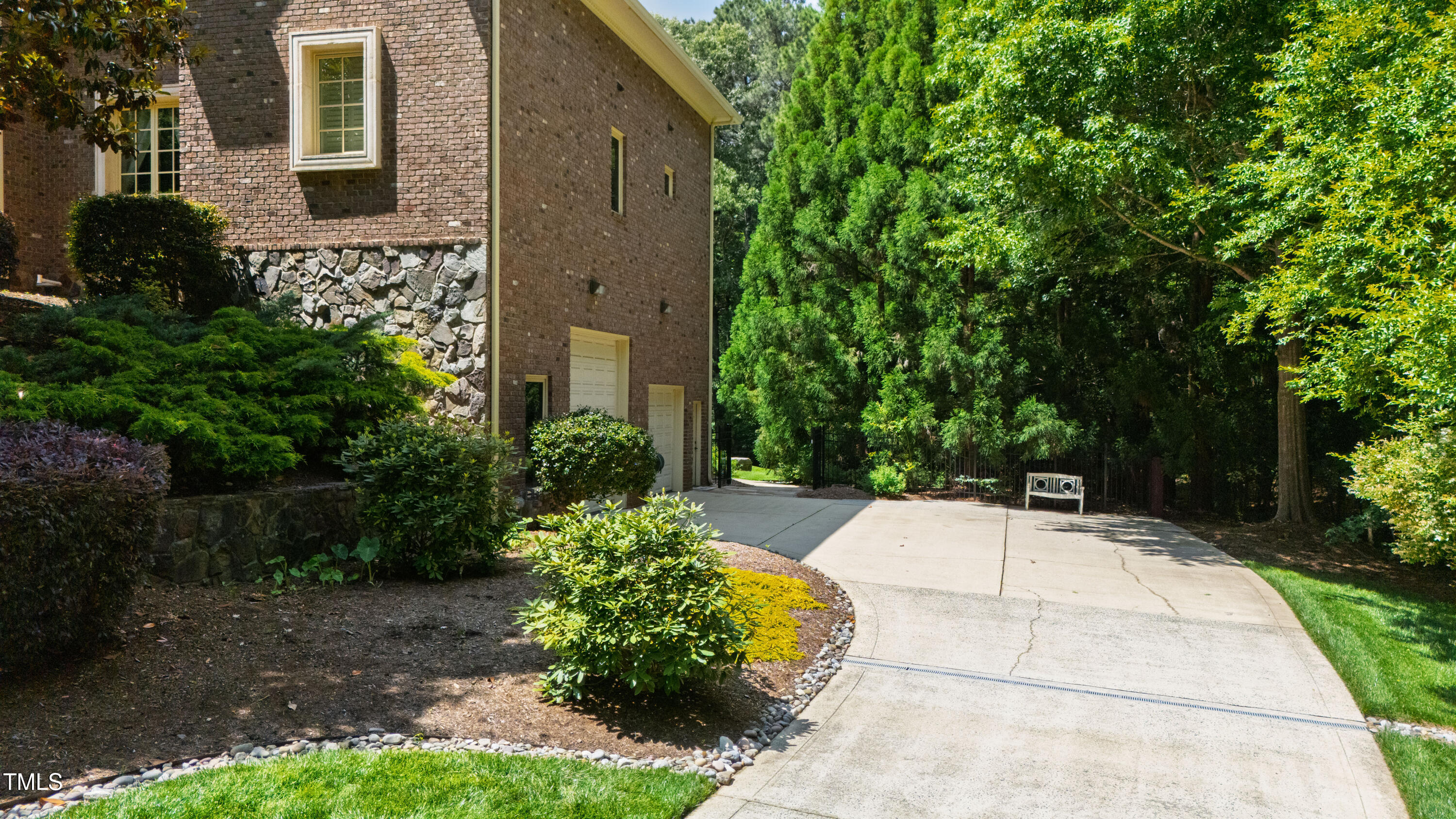 2421 Acanthus Drive