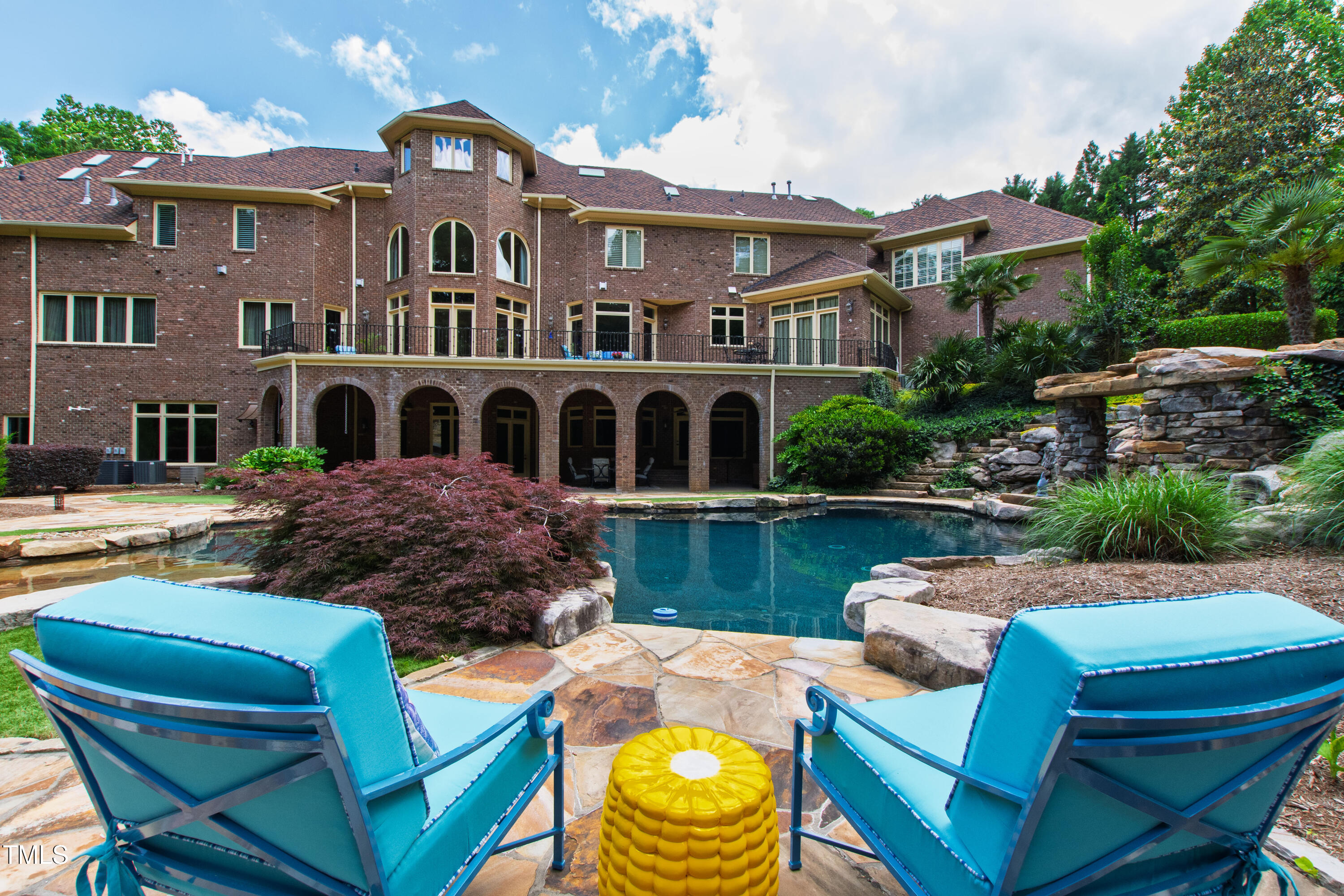 2421 Acanthus Drive