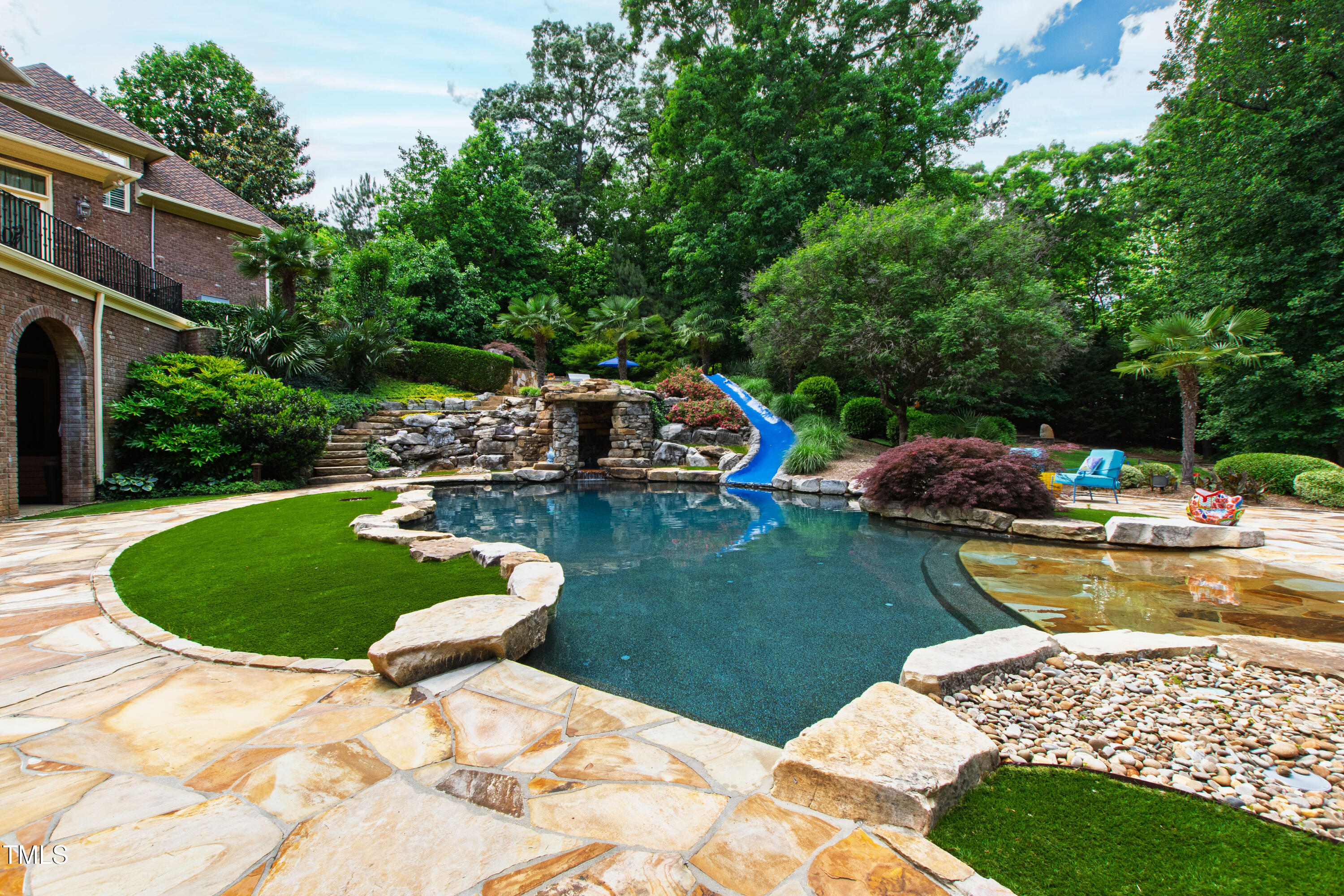2421 Acanthus Drive