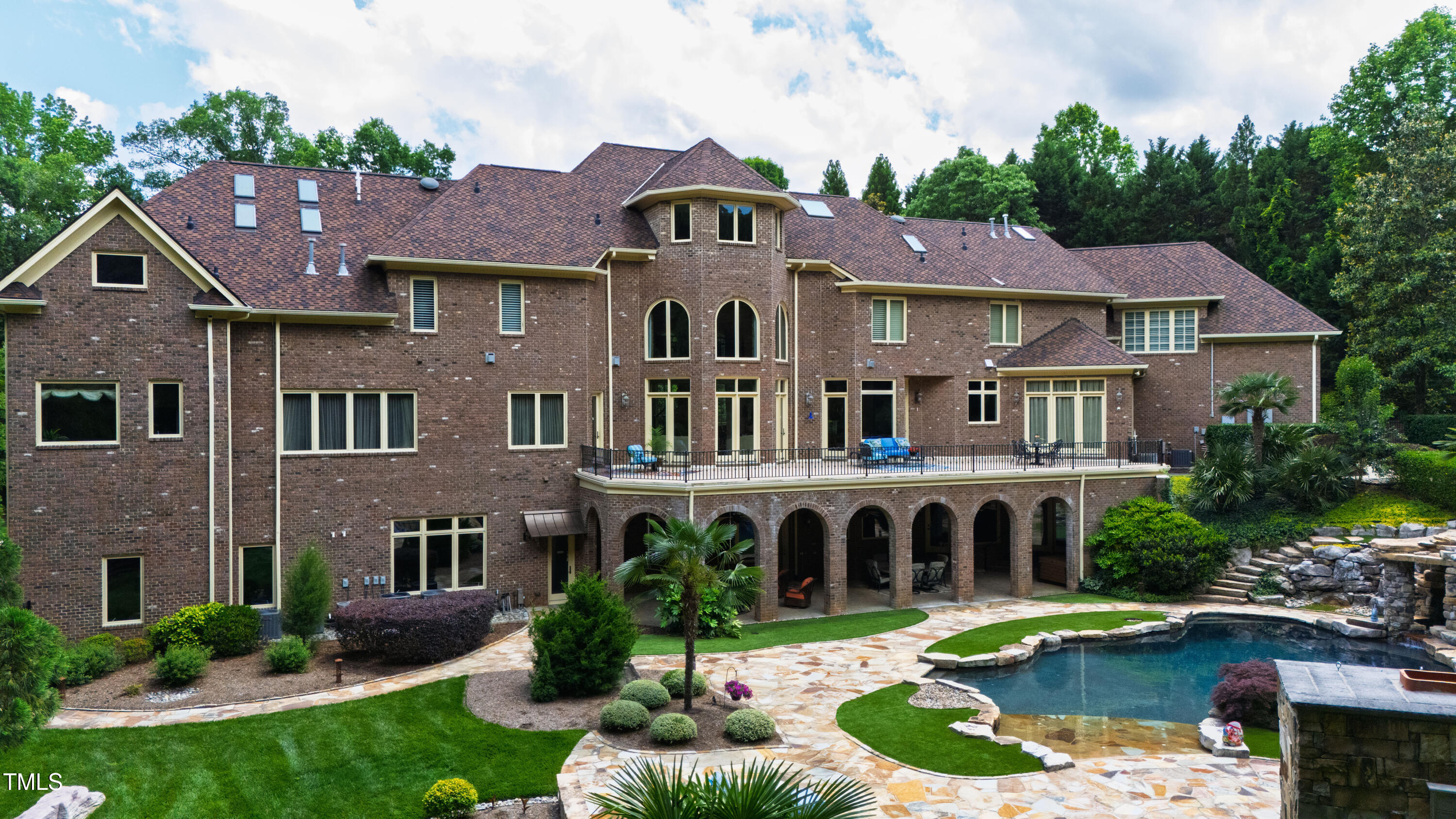 2421 Acanthus Drive