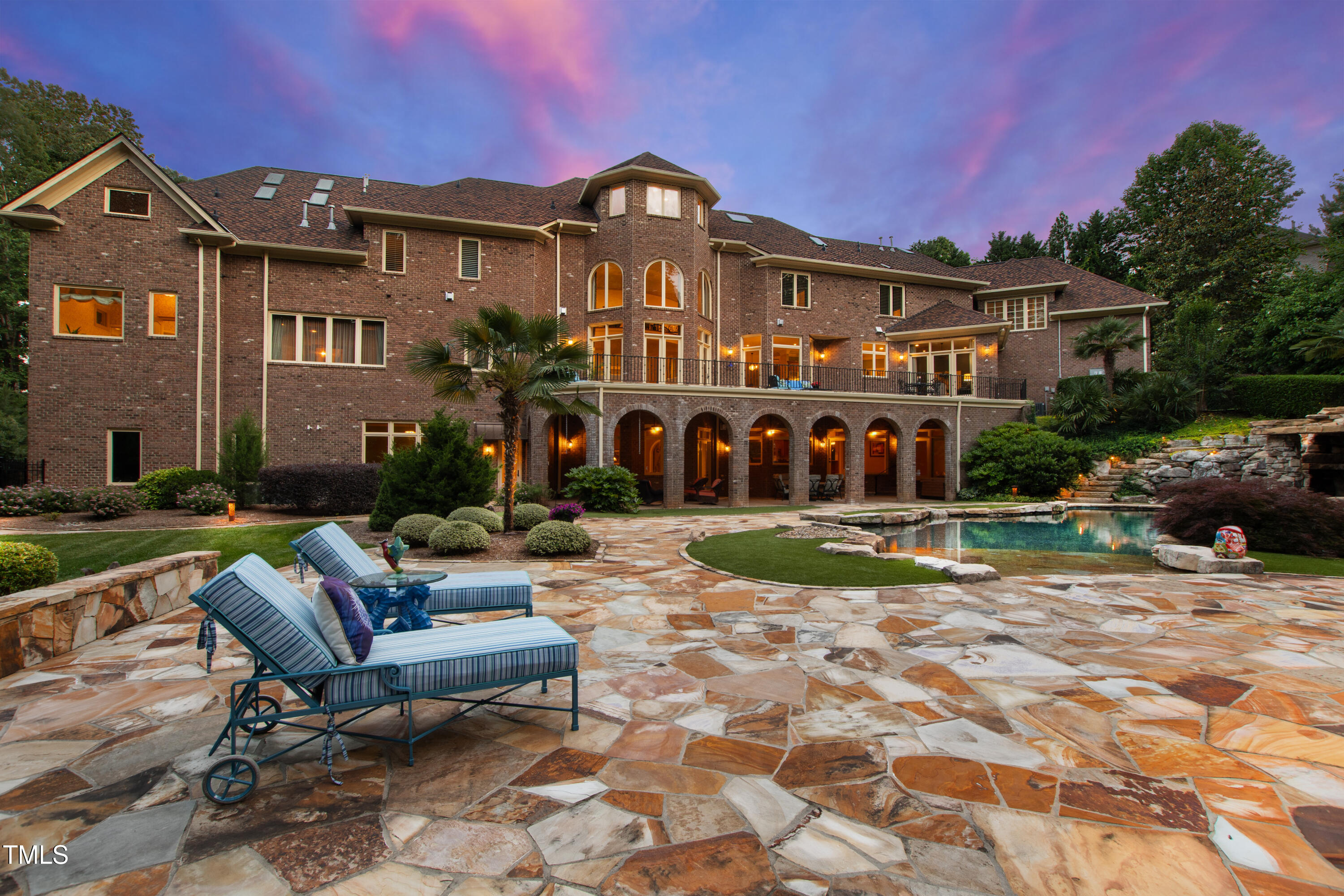 2421 Acanthus Drive