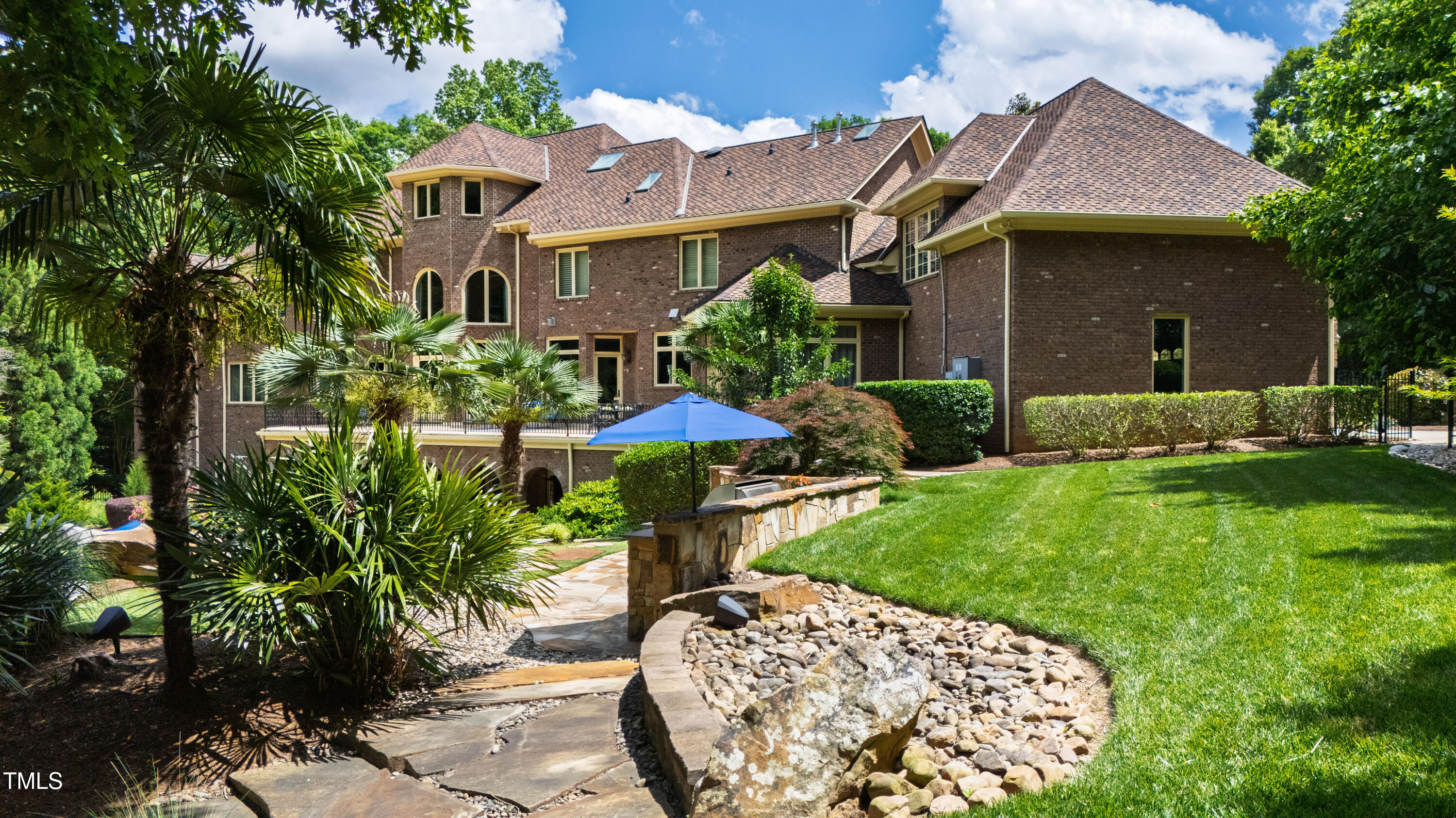 2421 Acanthus Drive
