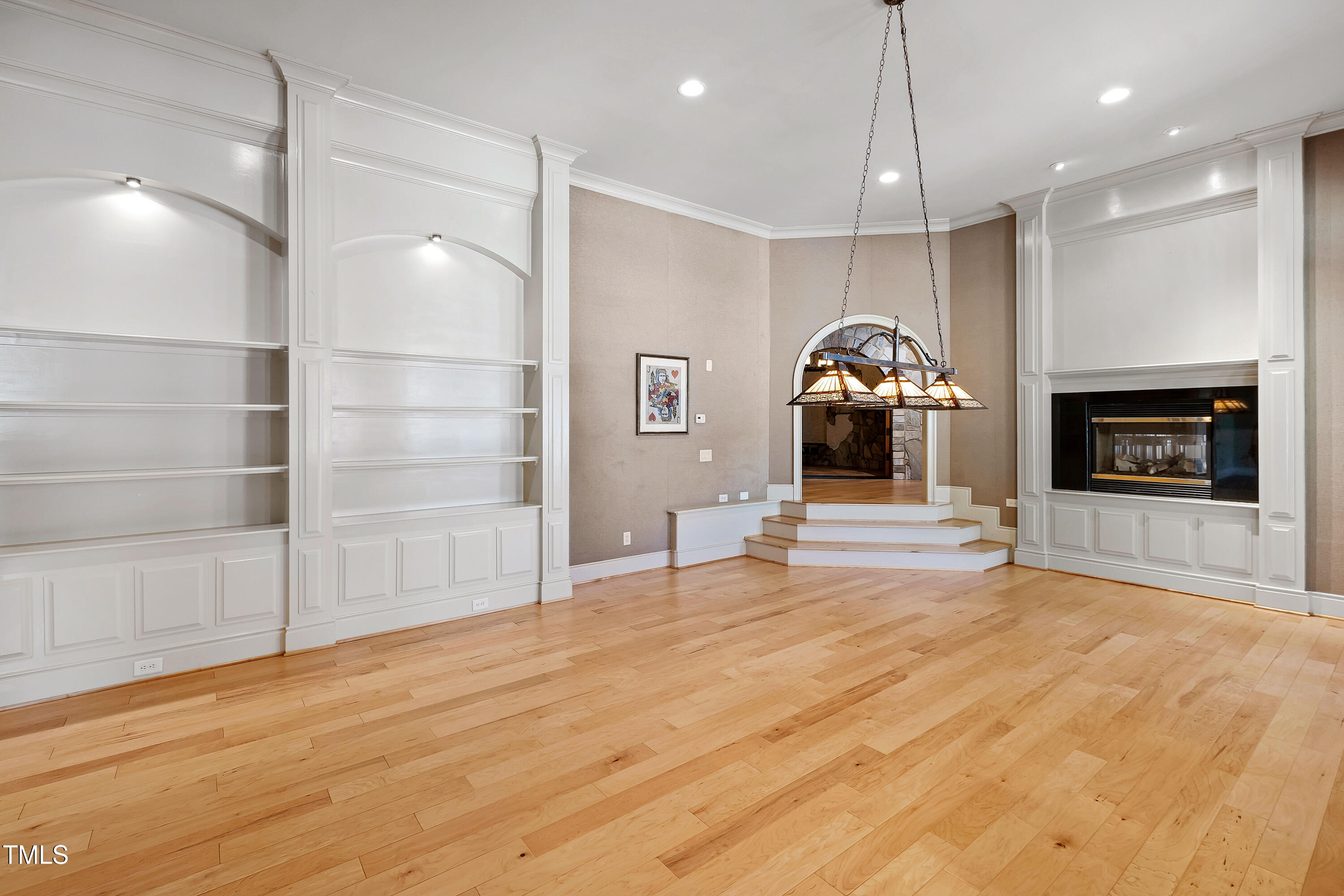 2421 Acanthus Drive