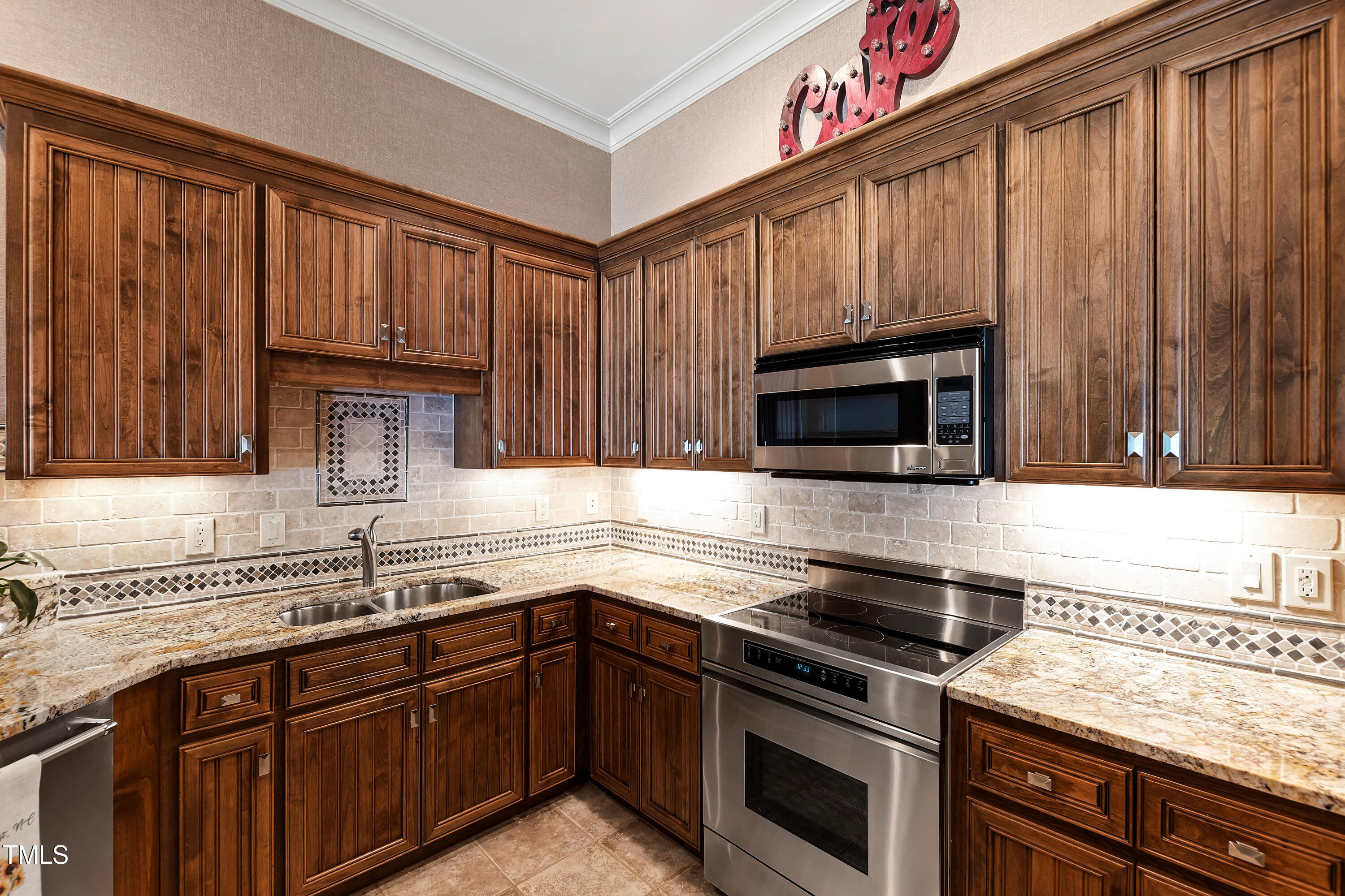 2421 Acanthus Drive