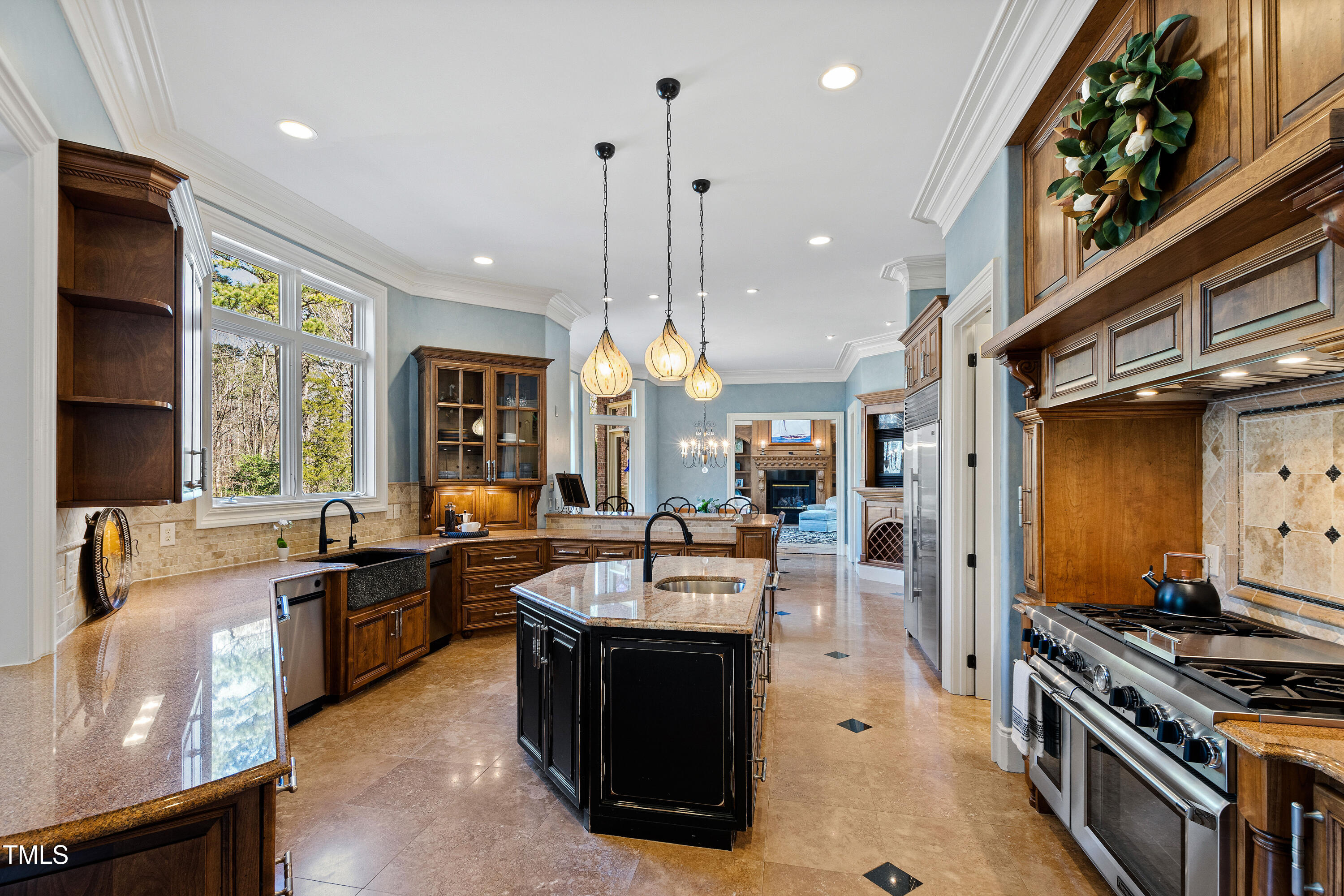 2421 Acanthus Drive