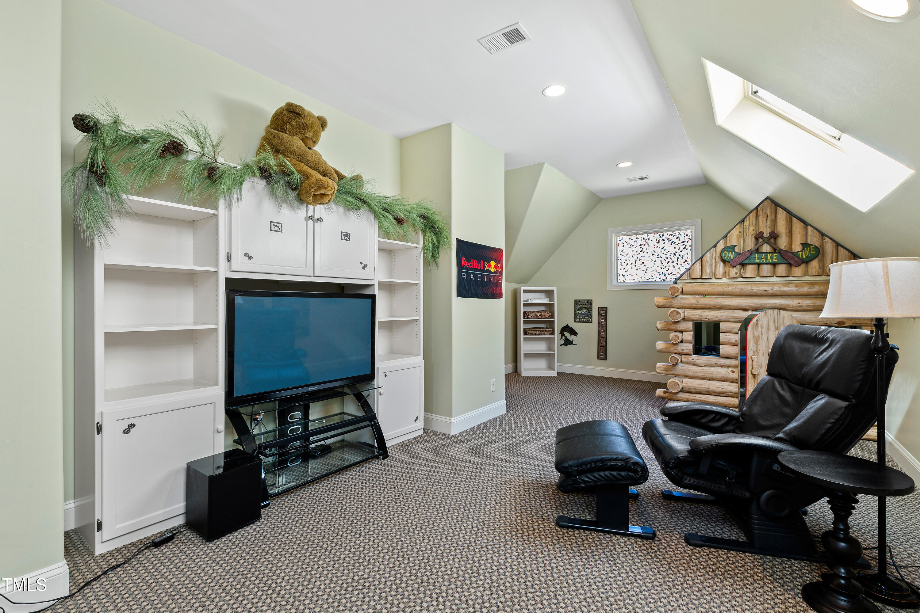 2421 Acanthus Drive