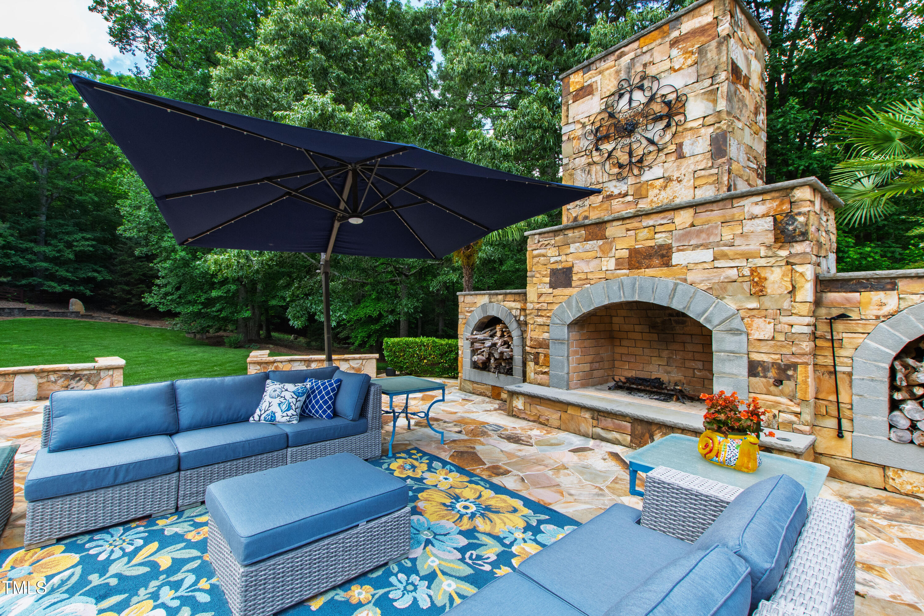 2421 Acanthus Drive