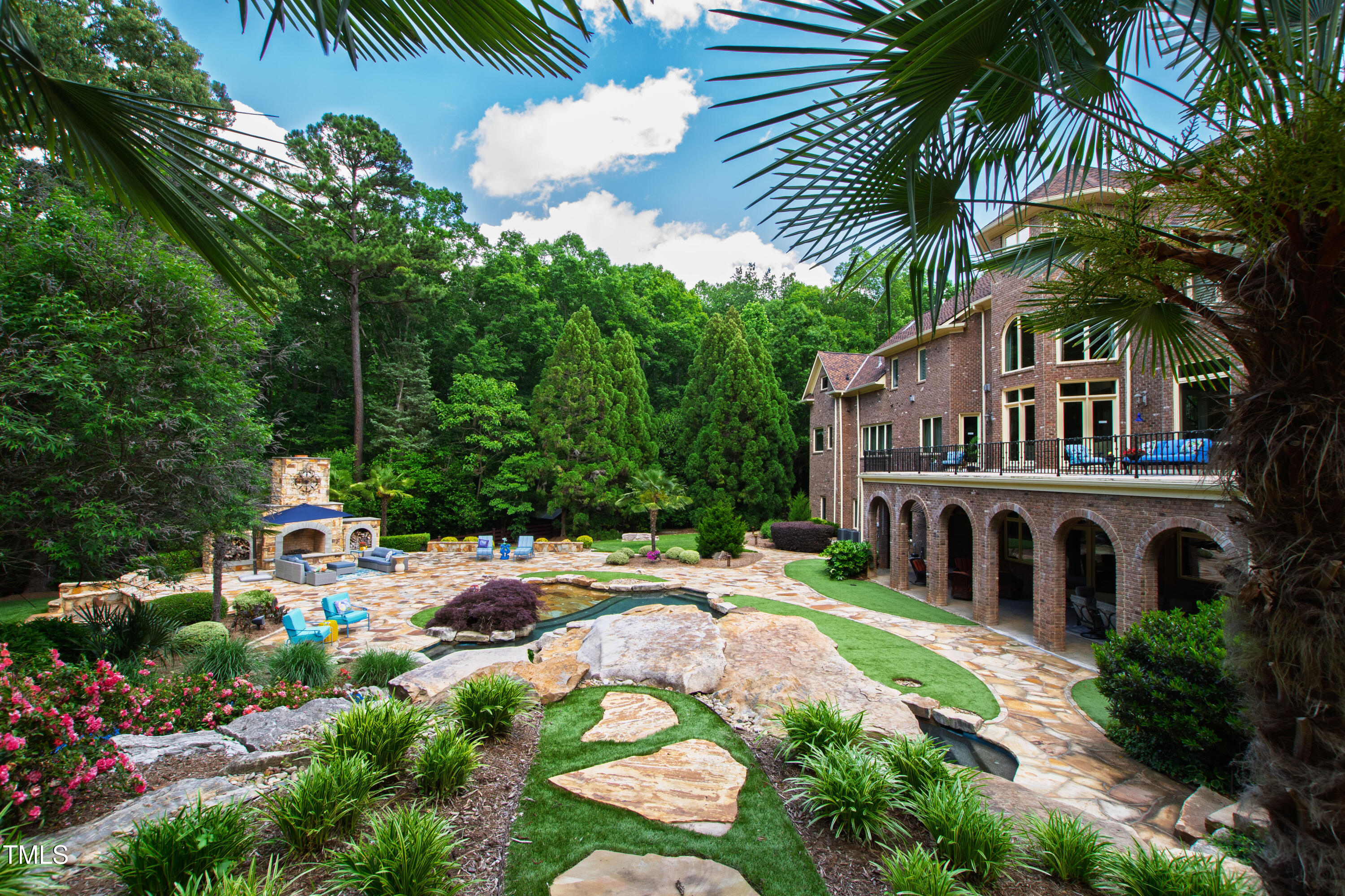 2421 Acanthus Drive