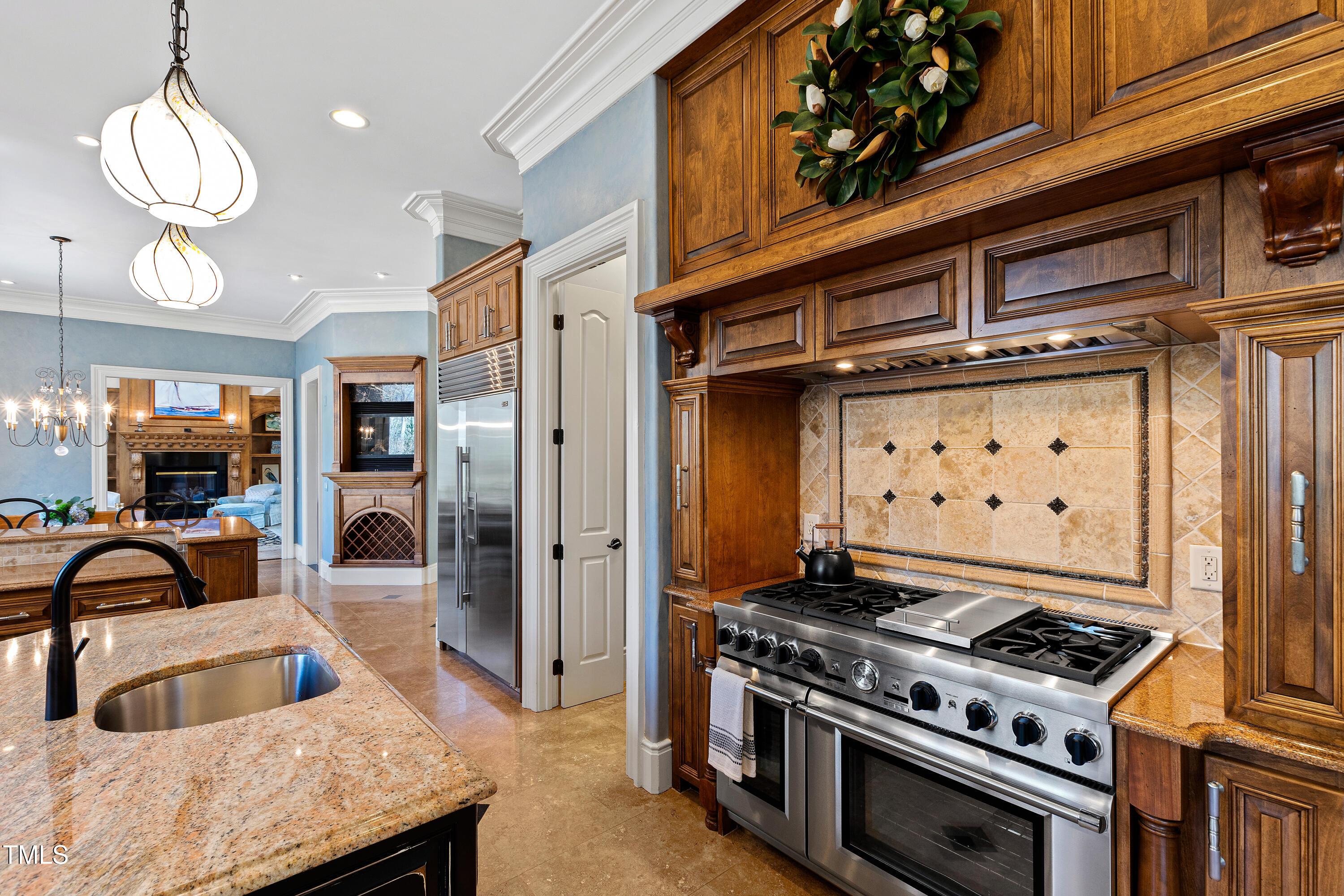 2421 Acanthus Drive