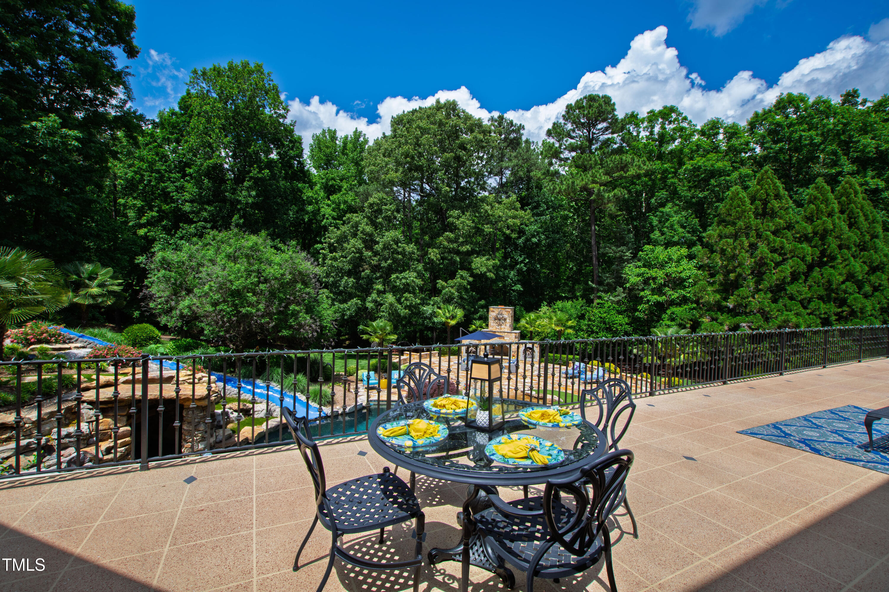 2421 Acanthus Drive