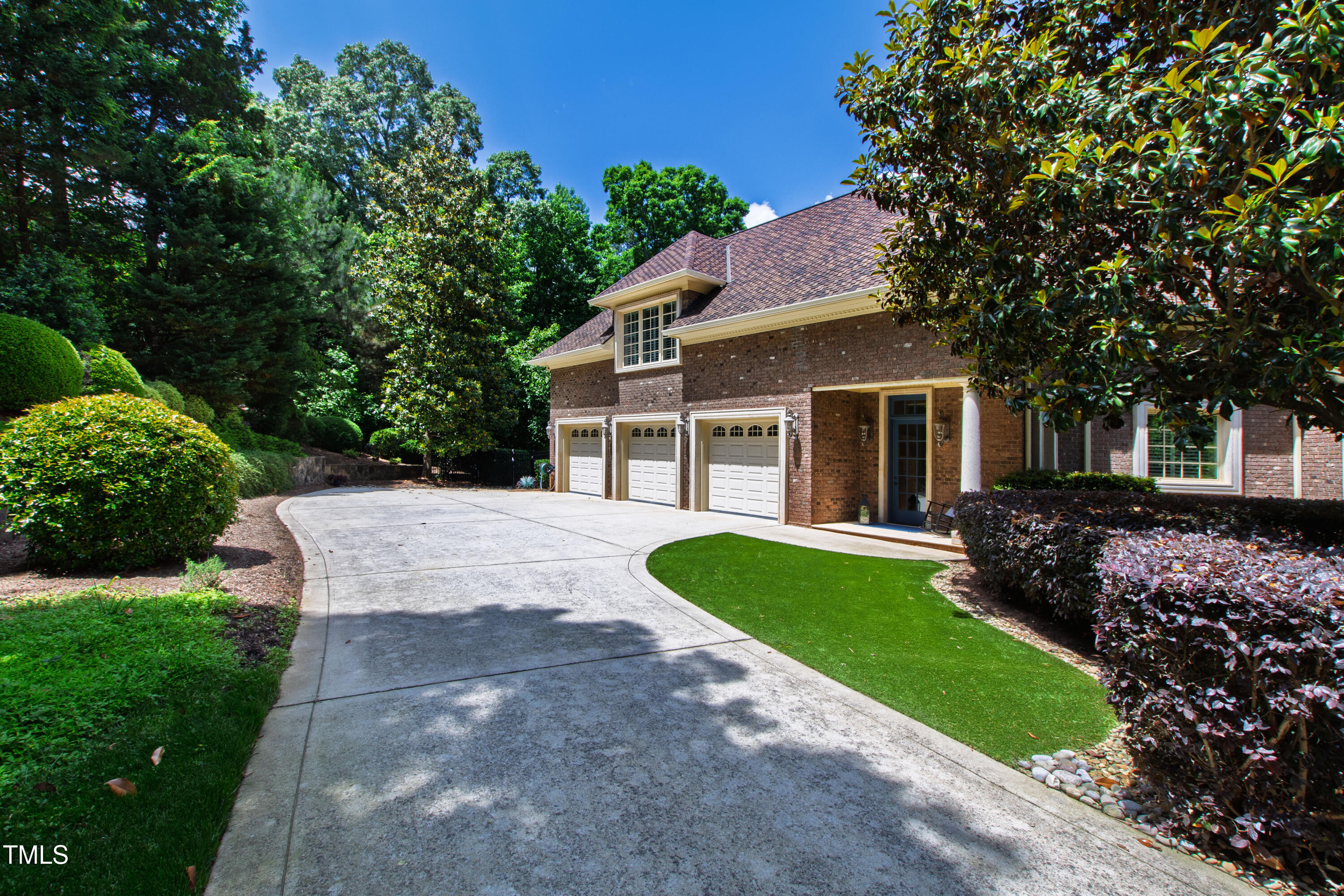 2421 Acanthus Drive
