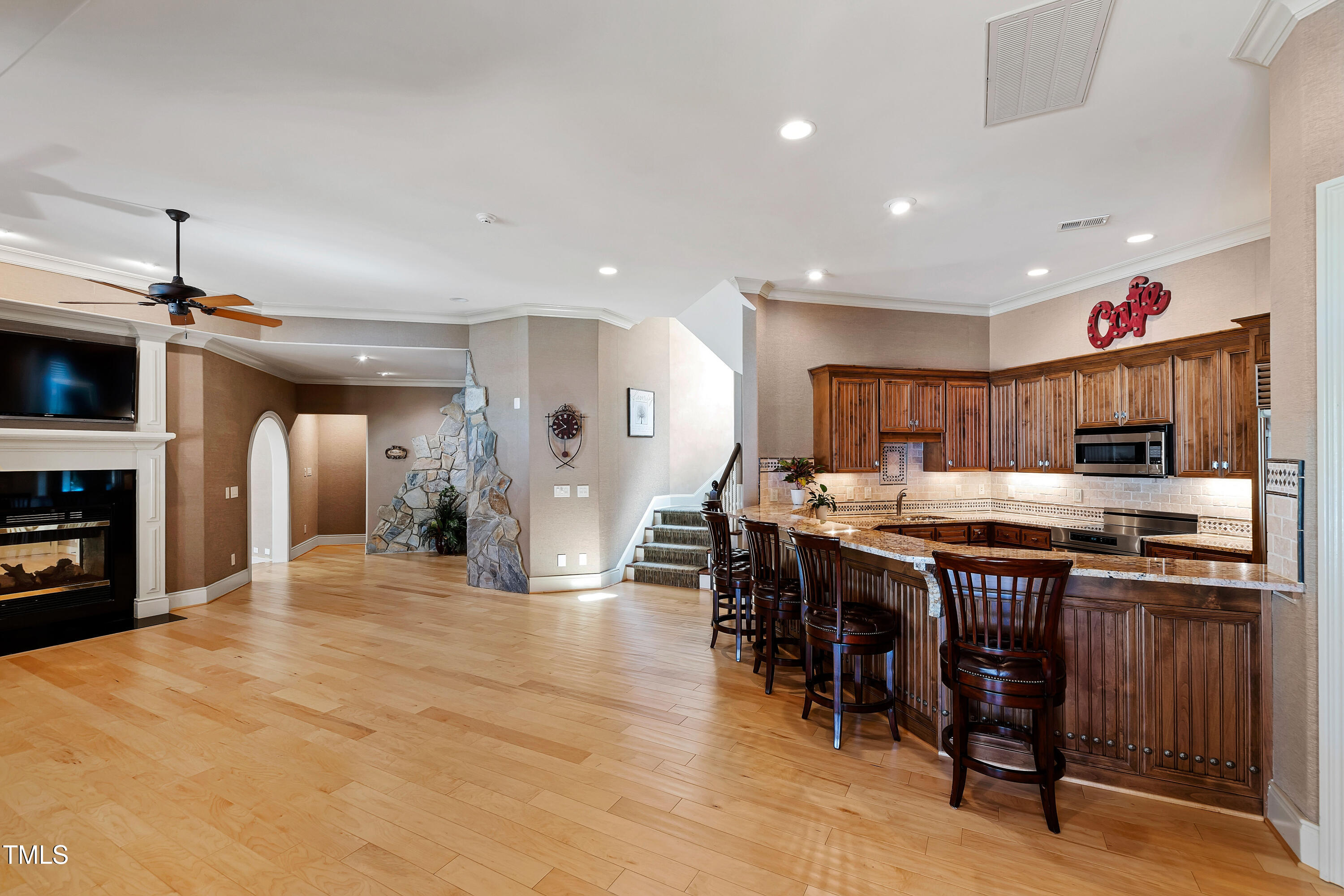 2421 Acanthus Drive