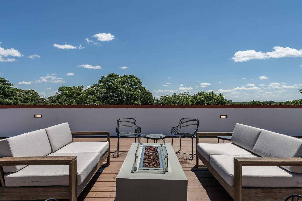 615 Daniels Street Unit: 318
