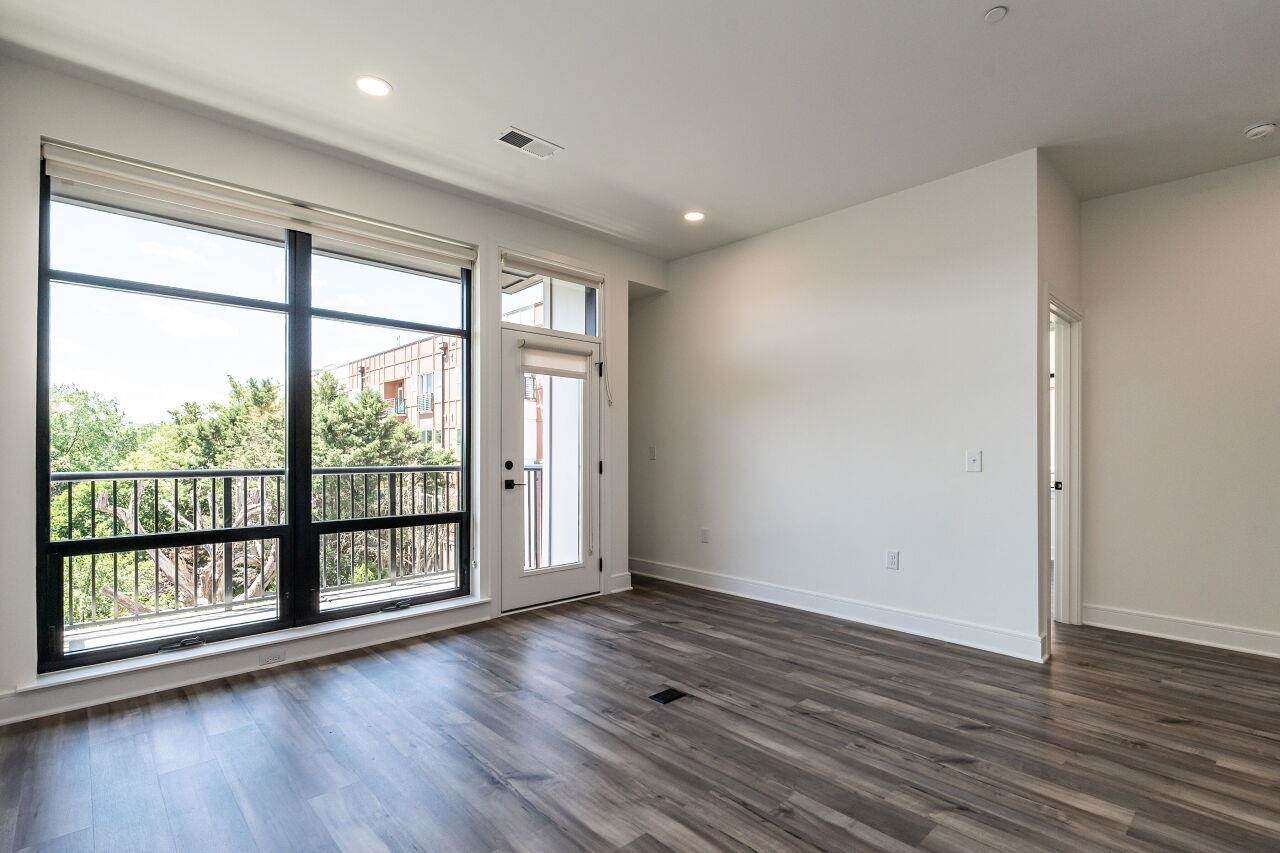 615 Daniels Street Unit: 318