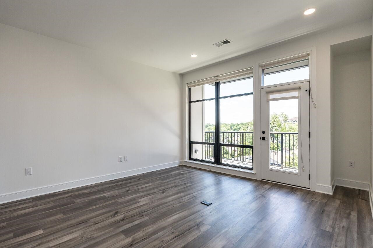 615 Daniels Street Unit: 318