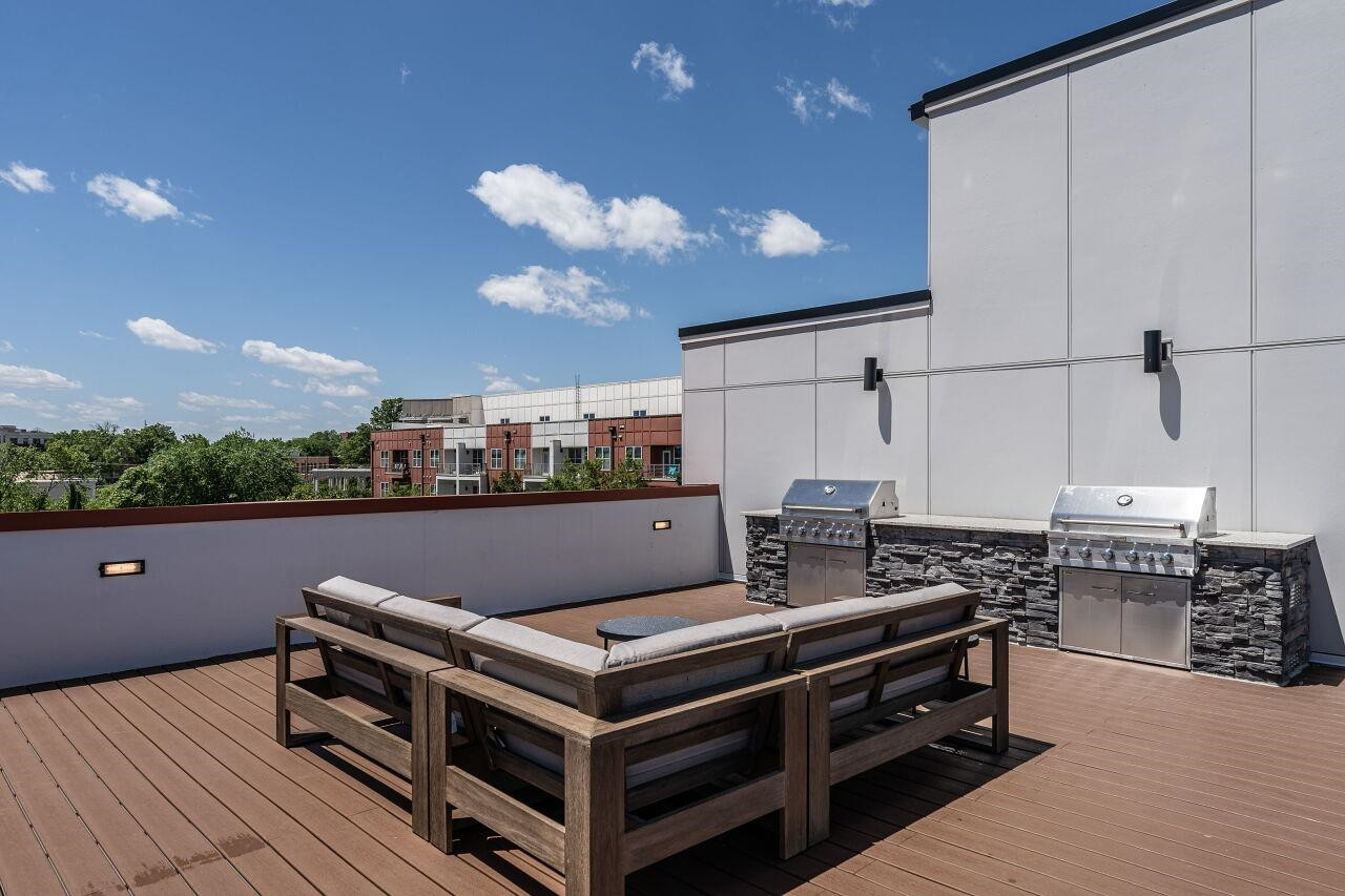 615 Daniels Street Unit: 318