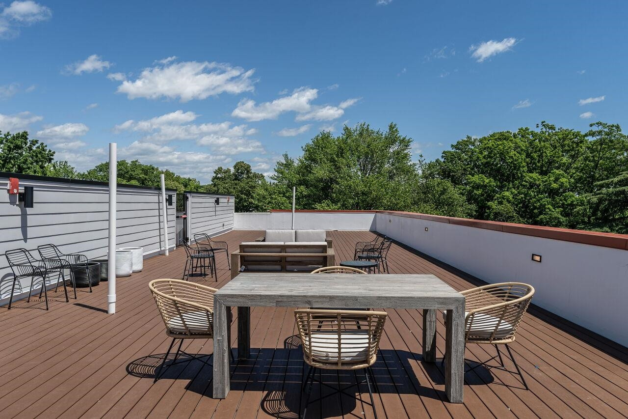 615 Daniels Street Unit: 318