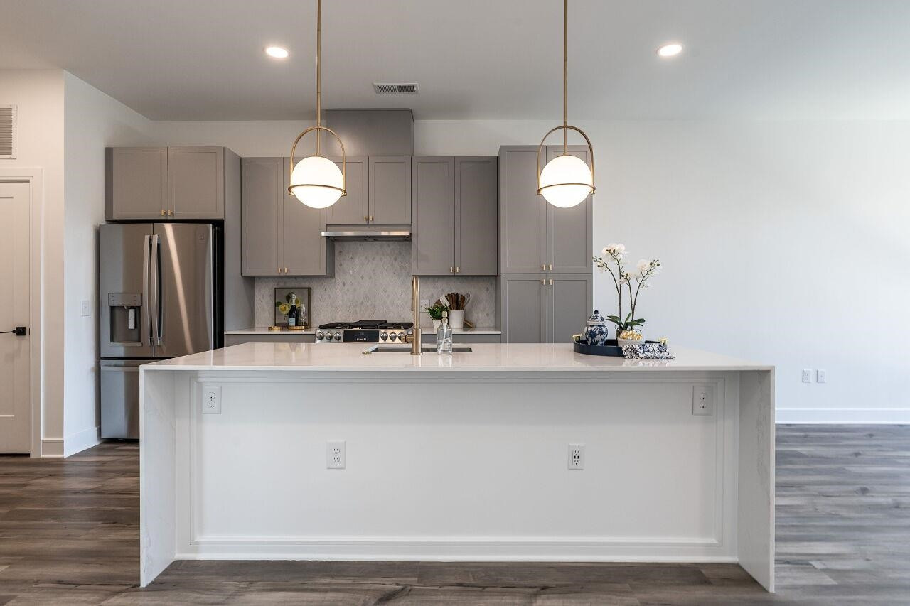 615 Daniels Street Unit: 318