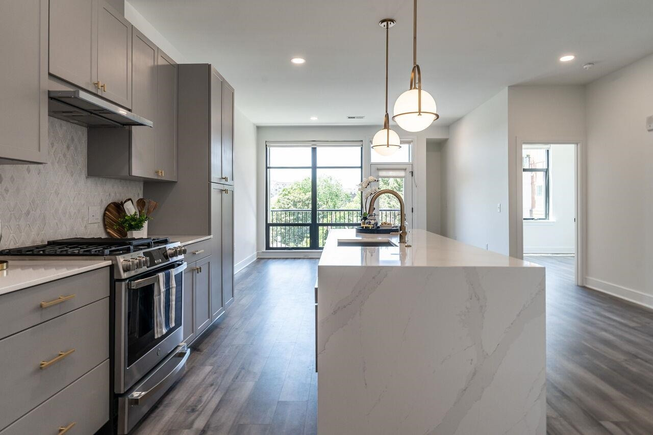 615 Daniels Street Unit: 318