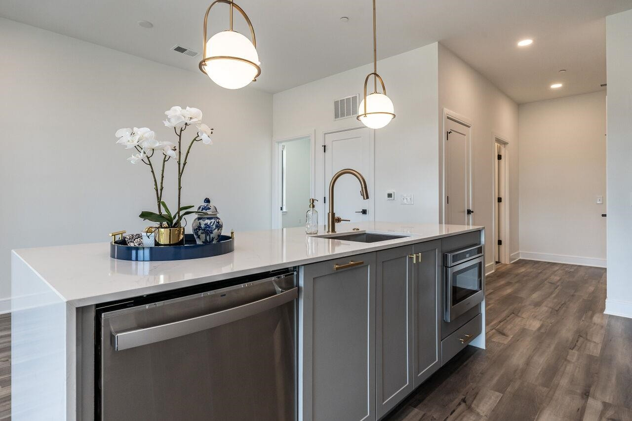 615 Daniels Street Unit: 318