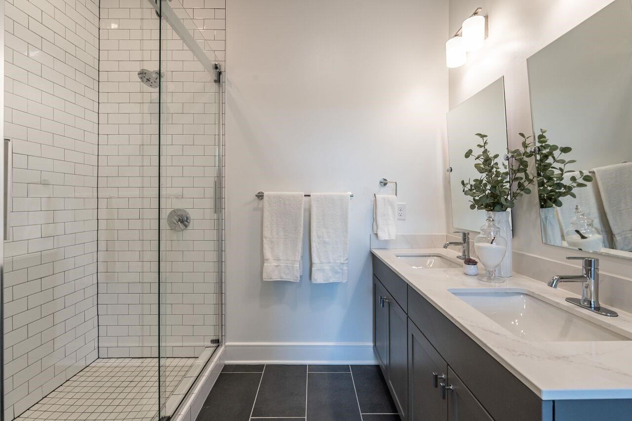 615 Daniels Street Unit: 318