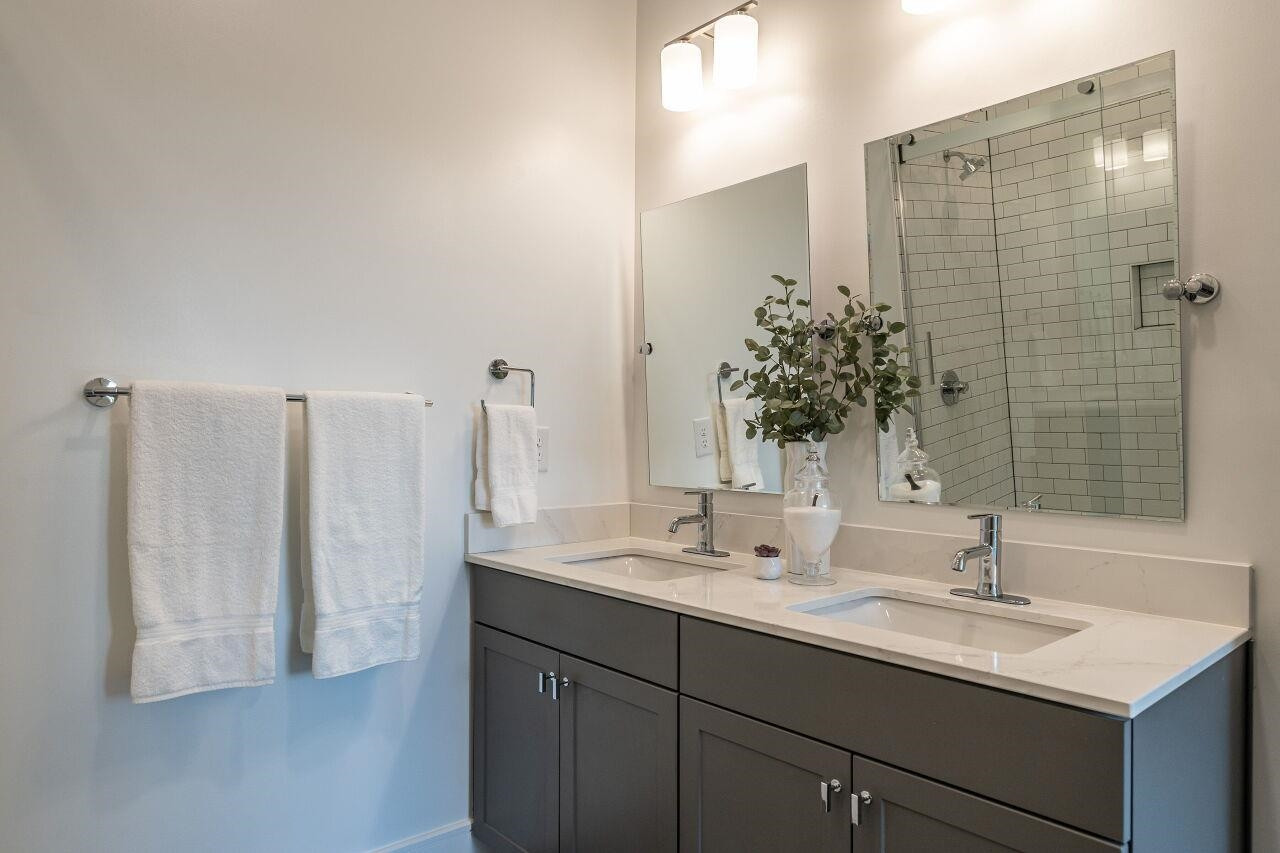 615 Daniels Street Unit: 318
