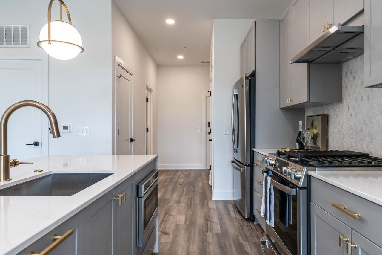 615 Daniels Street Unit: 318