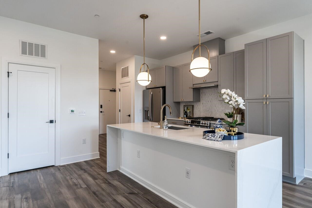 615 Daniels Street Unit: 318