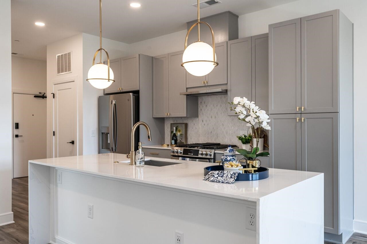 615 Daniels Street Unit: 318