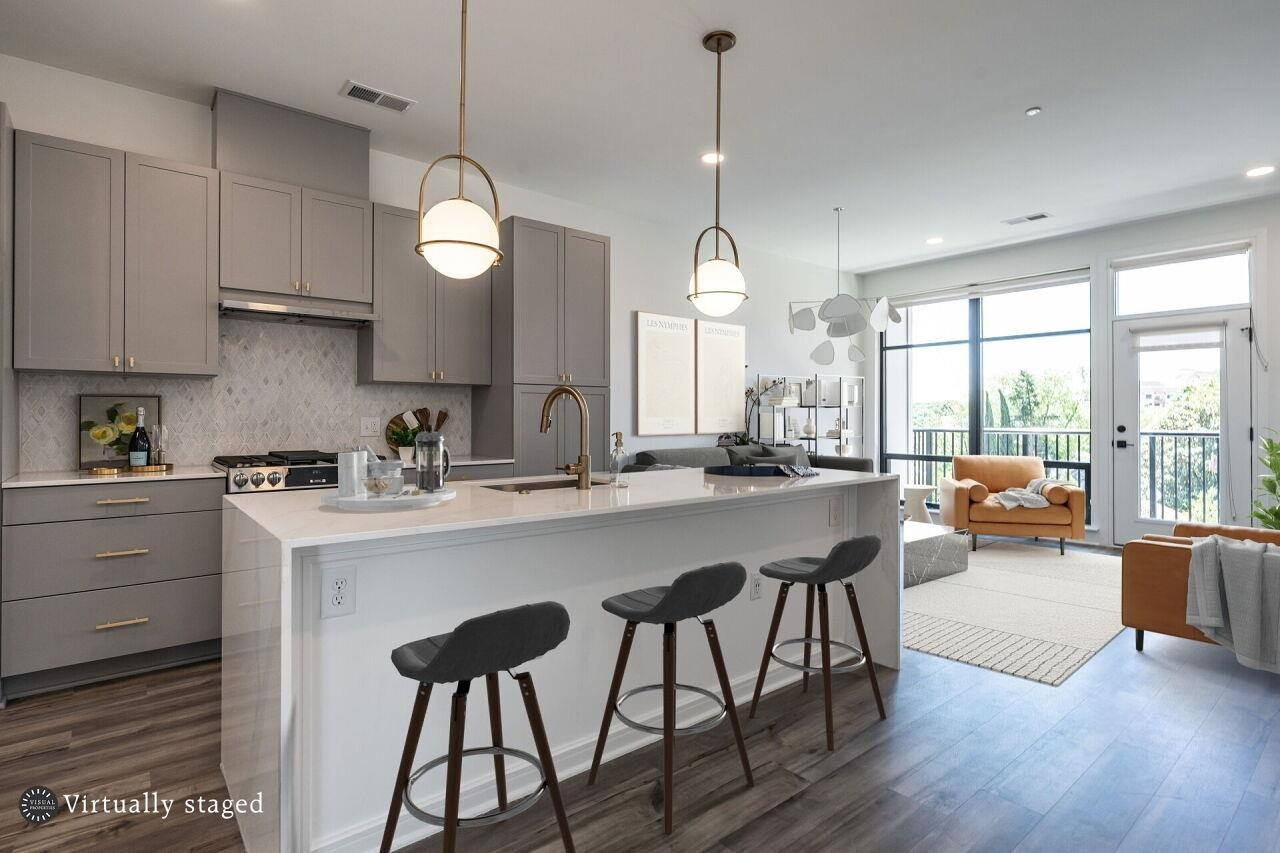 615 Daniels Street Unit: 318