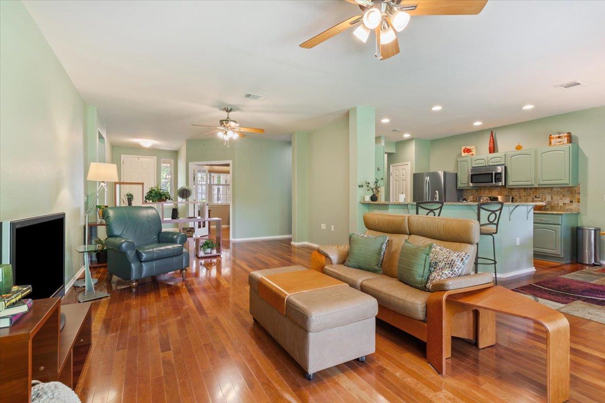109 Yaupon LN