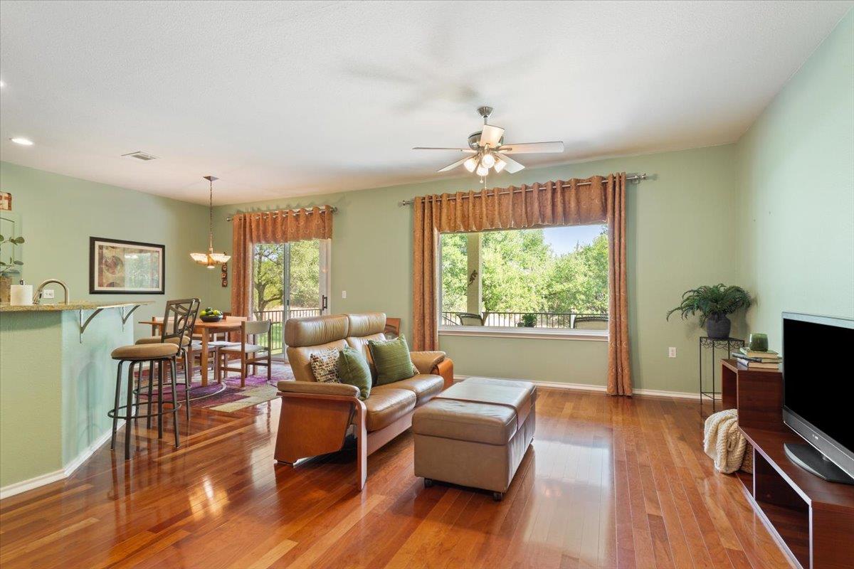 109 Yaupon LN