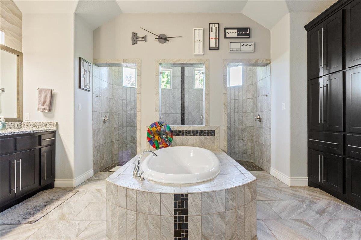 236 Standing Oak DR