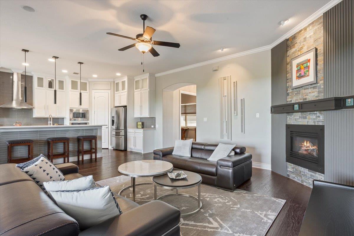 236 Standing Oak DR