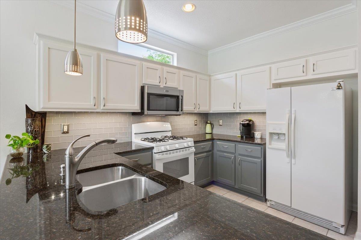 285 Whispering Wind DR