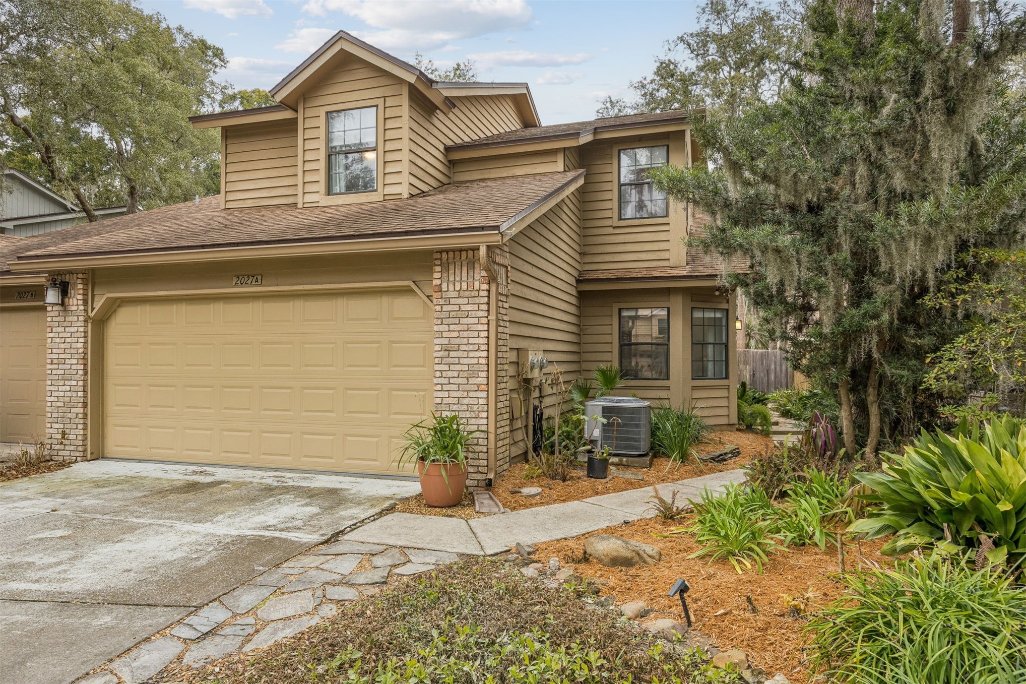 2027 W NATURES LANE