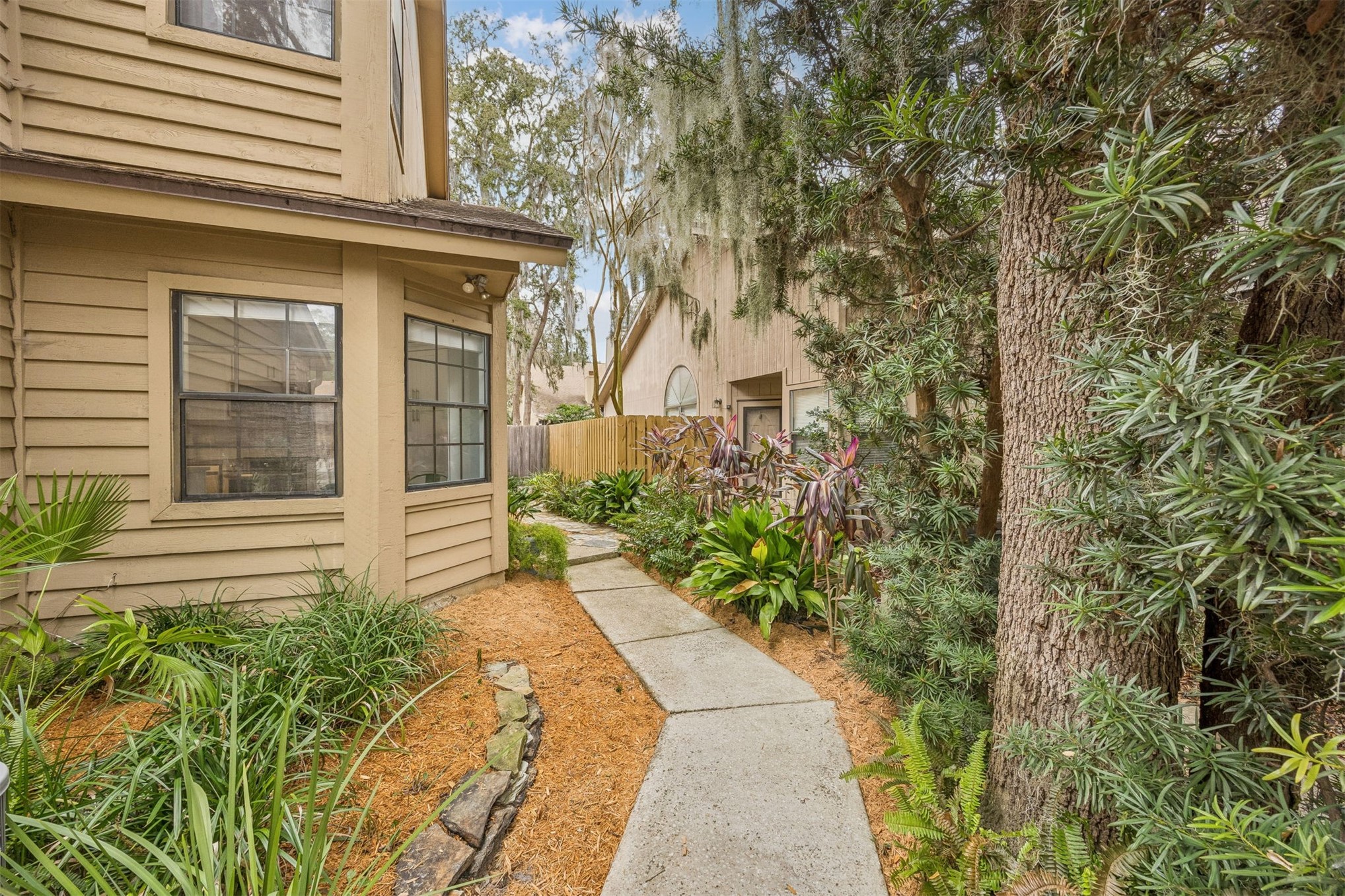 2027 W NATURES LANE