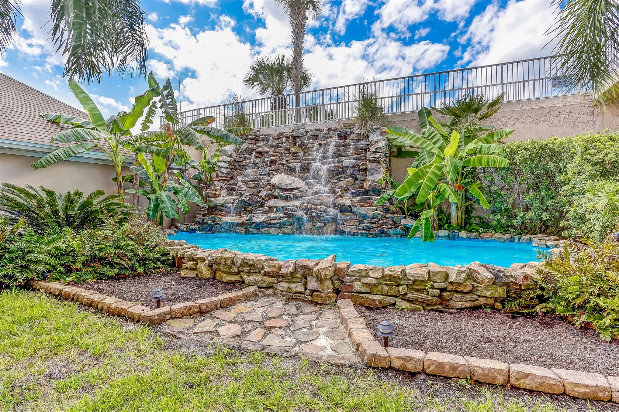 403 TARPON AVENUE 123