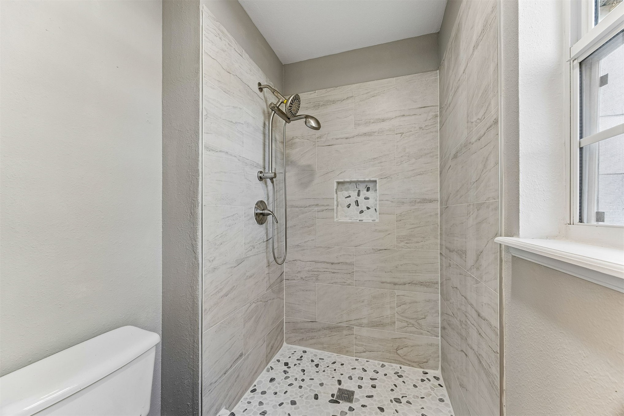 3338 HICKORY LEAF COURT