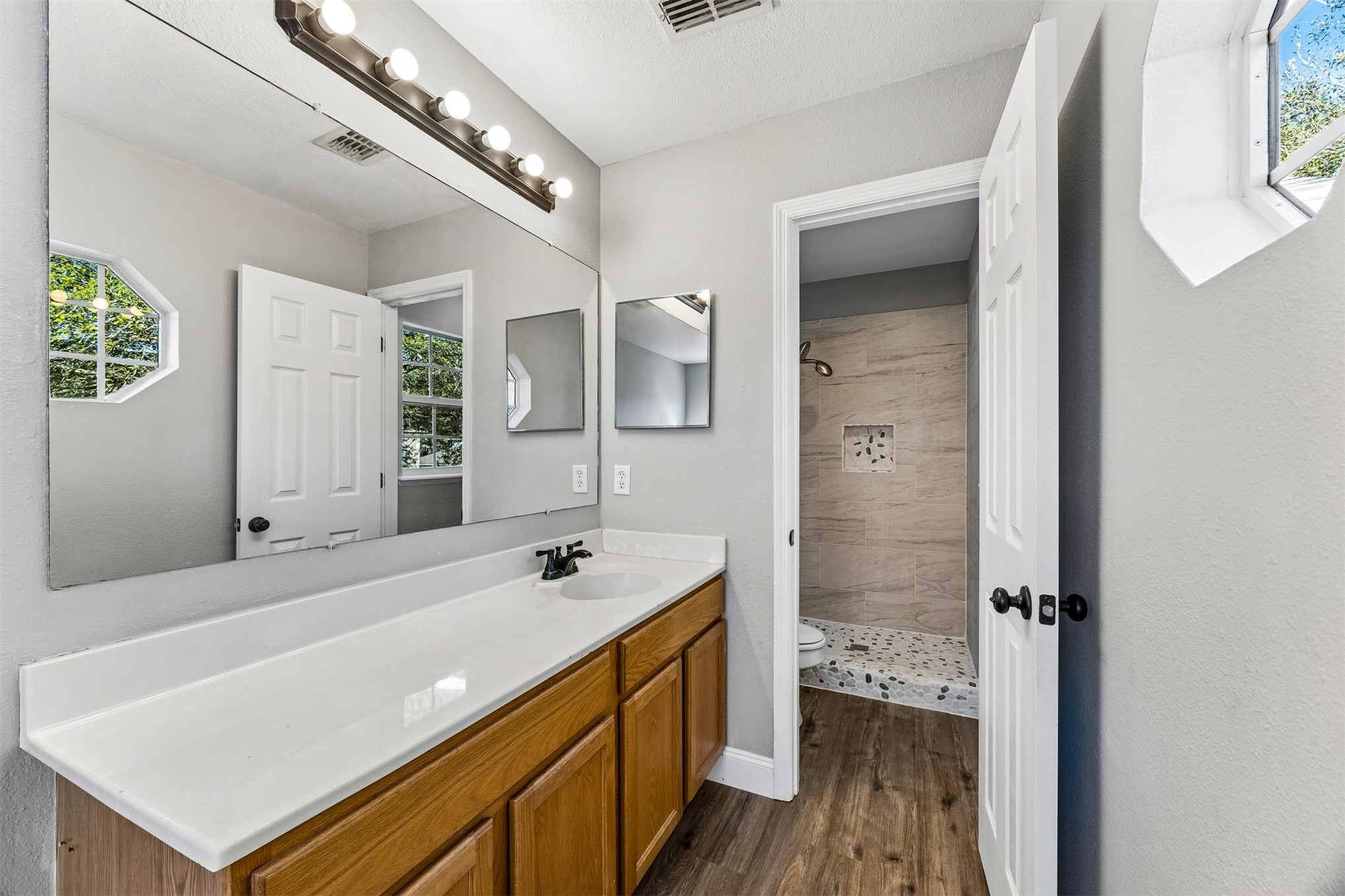 3338 HICKORY LEAF COURT