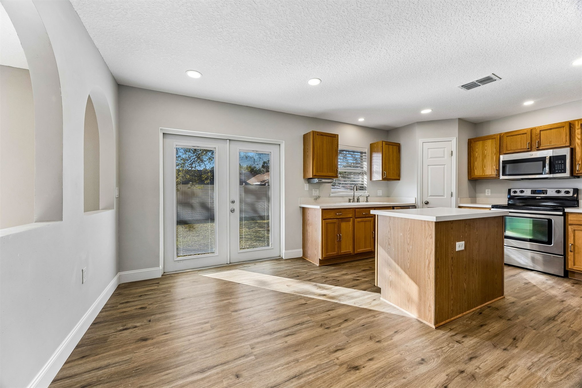 3338 HICKORY LEAF COURT