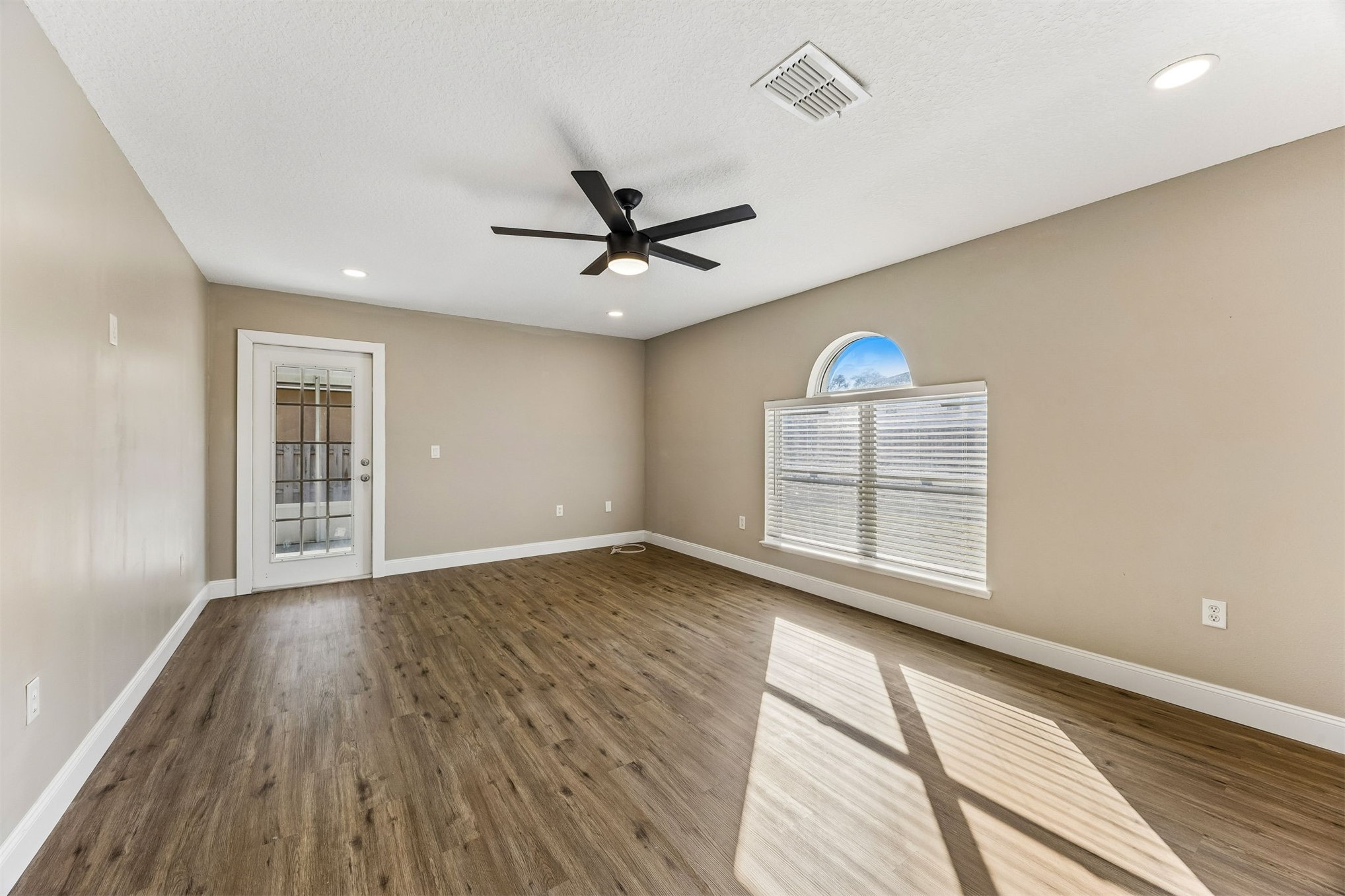 3338 HICKORY LEAF COURT