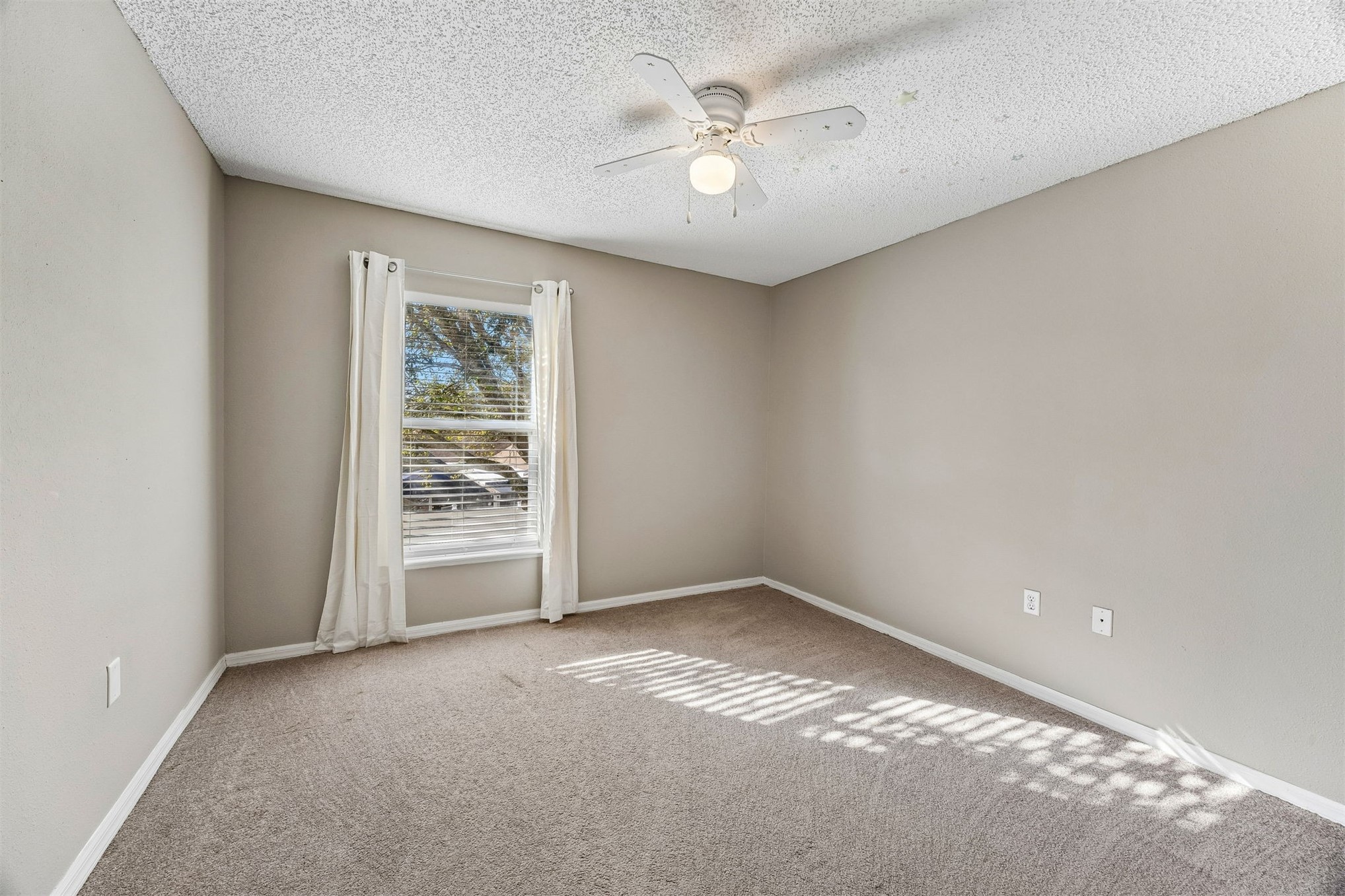 3338 HICKORY LEAF COURT